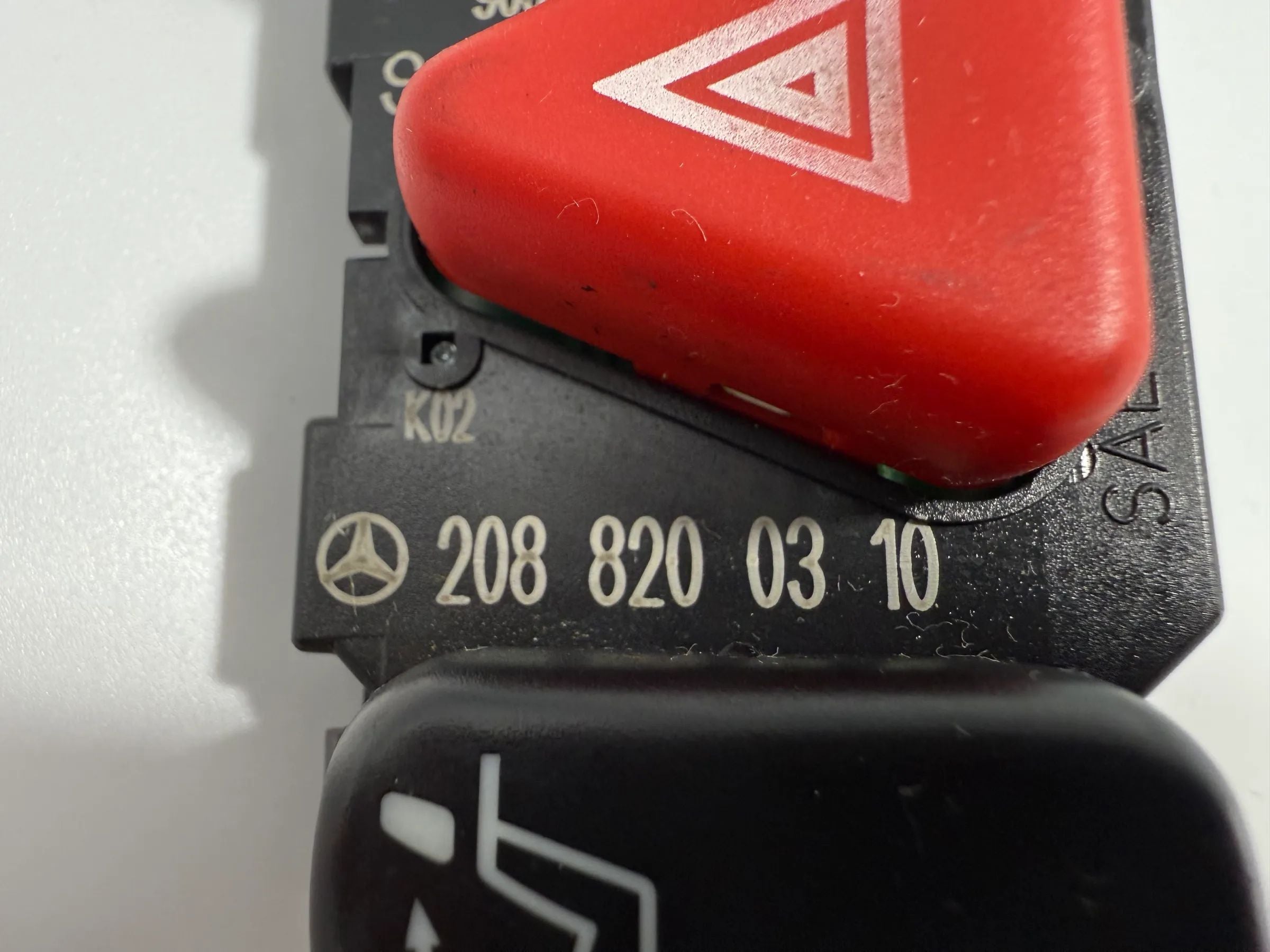 Originele Mercedes W202 W208 W210 Schakelaar Waarschuwingsknipperlicht Hoofdsteun 2088200310