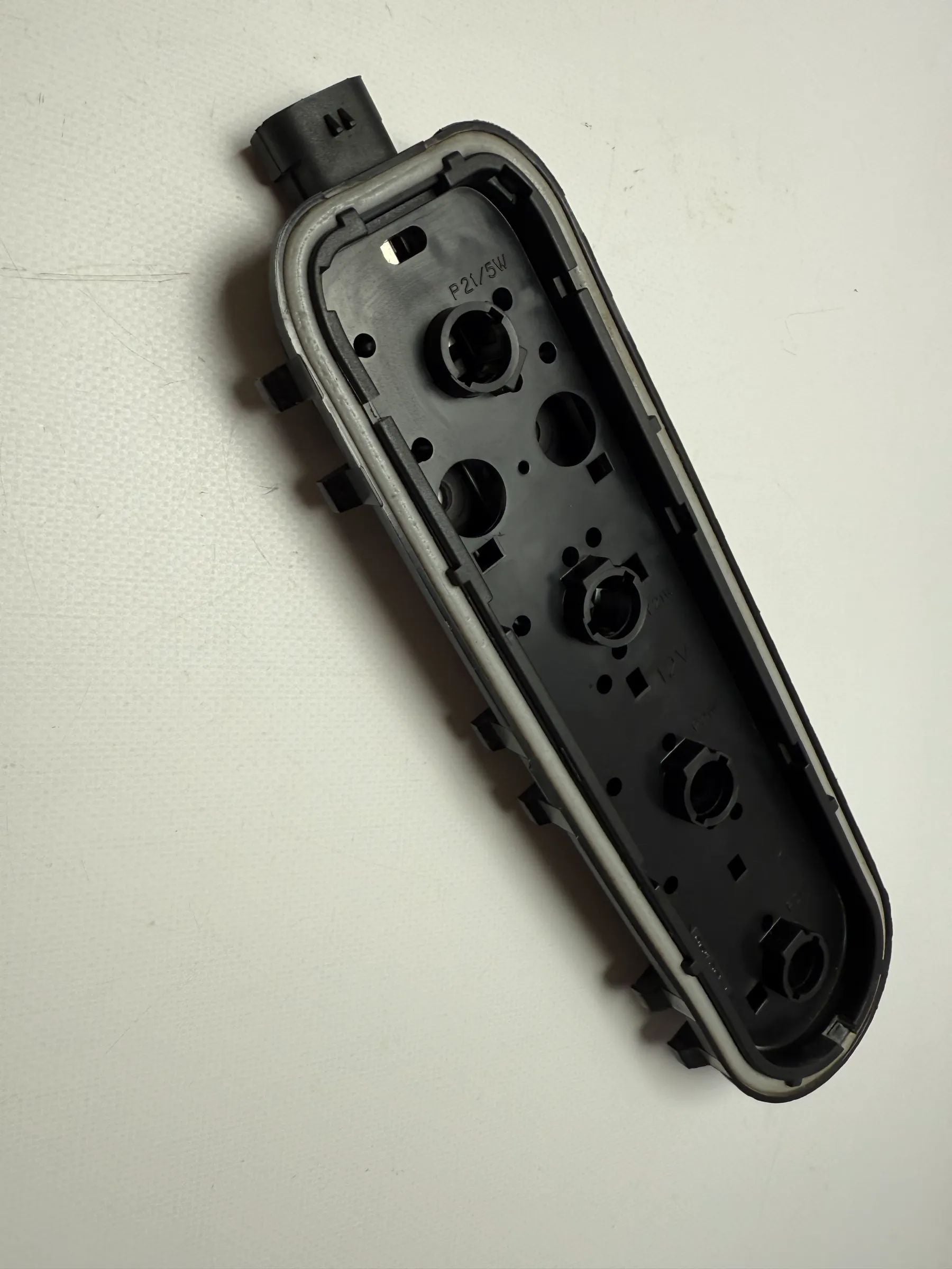 Original GM Pontiac Montana Chevrolet Venture lamp holder Britax 12335926 