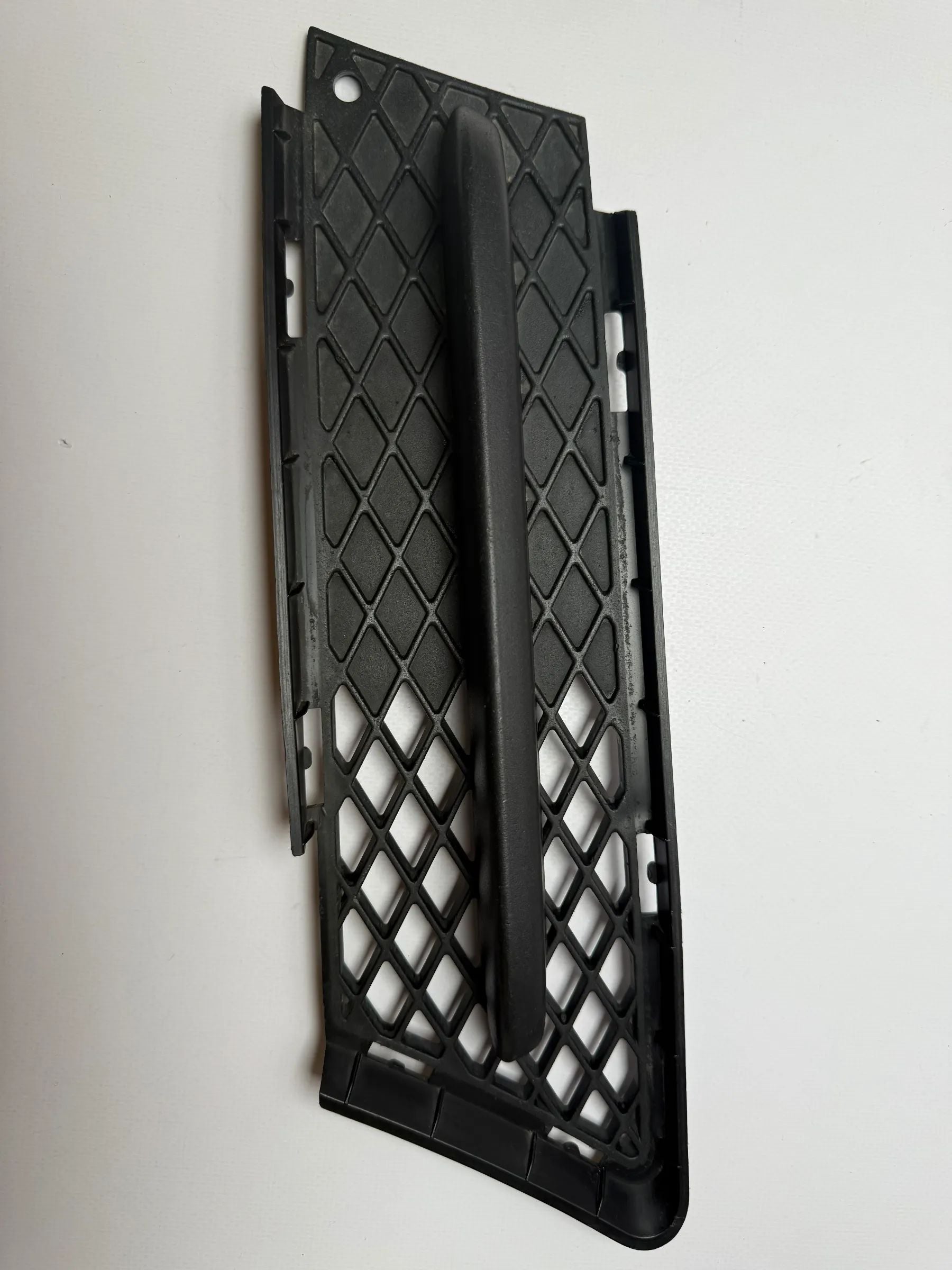 Original BMW 320d DPF E90 / E91 air grille front left / 51117154551 