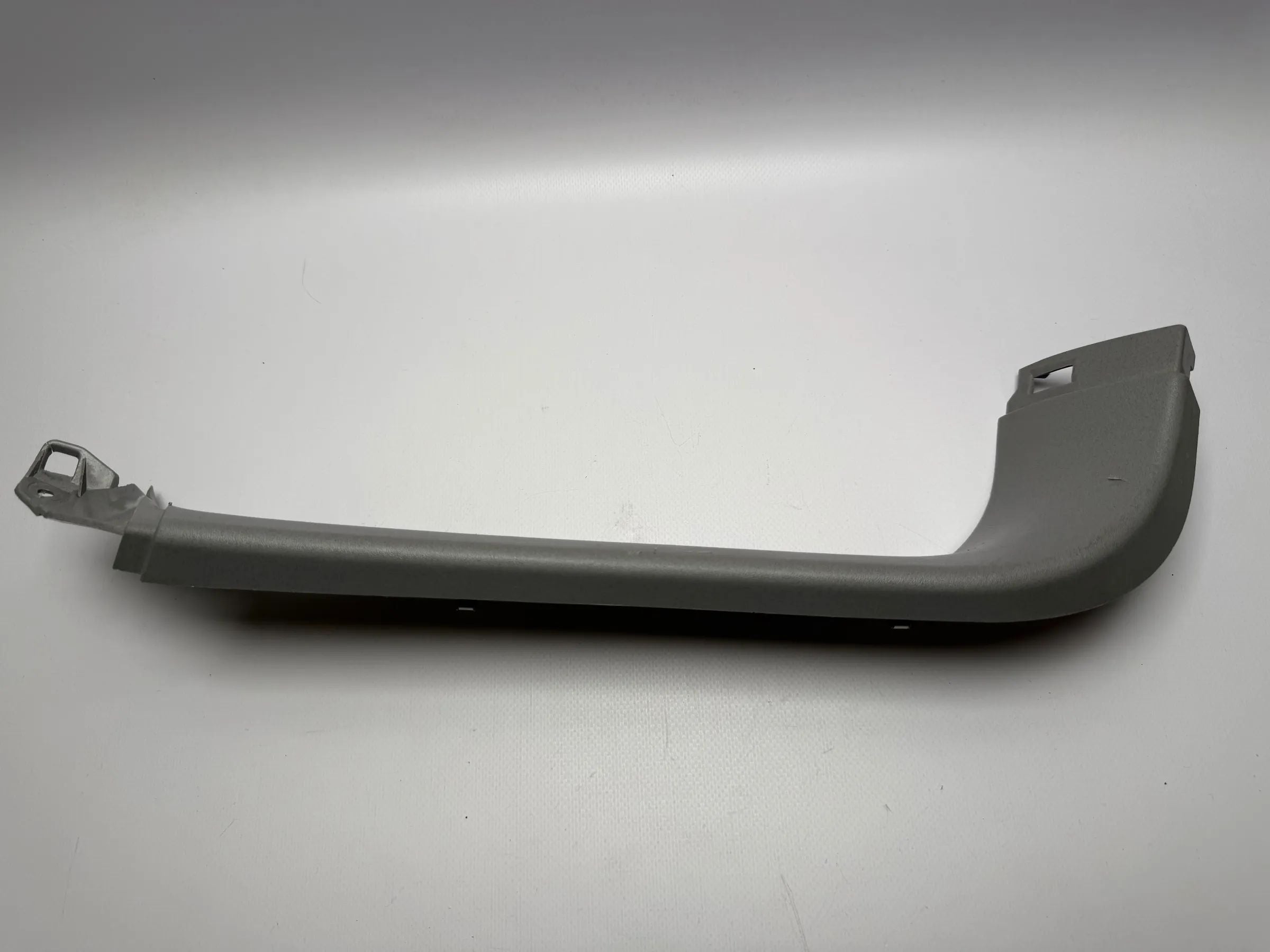 Оригинальная накладка крышки багажника Опель Зафира Б серая 13131332 Auto-veritas