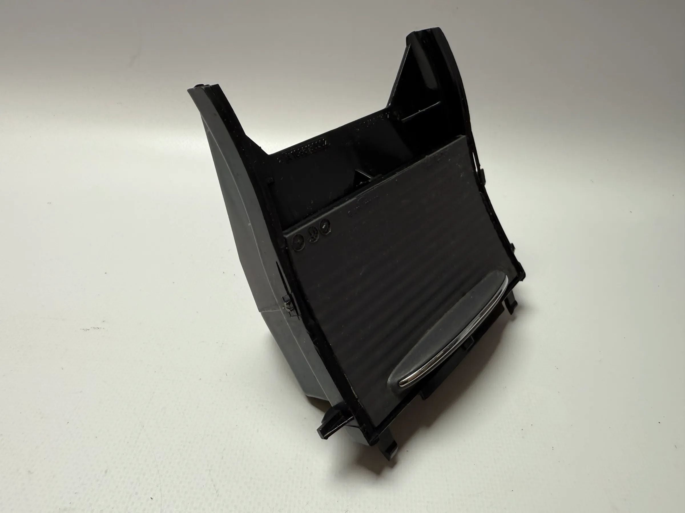 Cinzeiro Original Mercedes-Benz A-Klasse (140 / 168) A1688100930