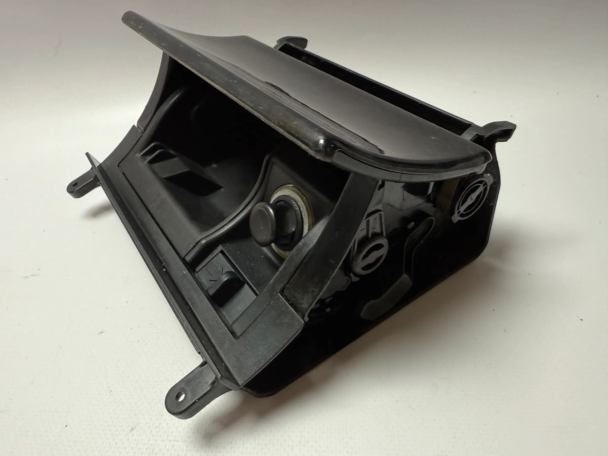 Cinzeiro Original Mercedes W208 C208 A208 CLK Avantgarde A2088100401