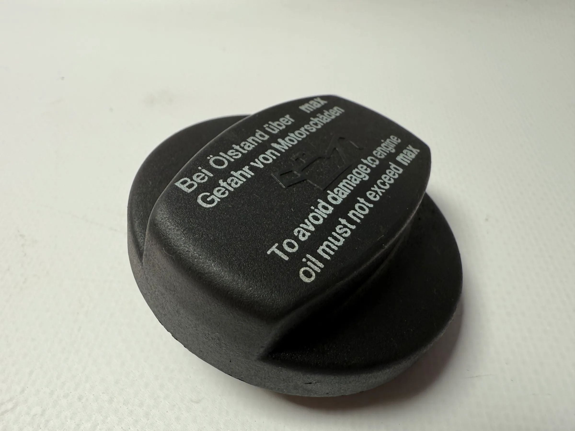 Original Mercedes oil cap oil cover W203 W204 W211 W212 111 018 03 02 