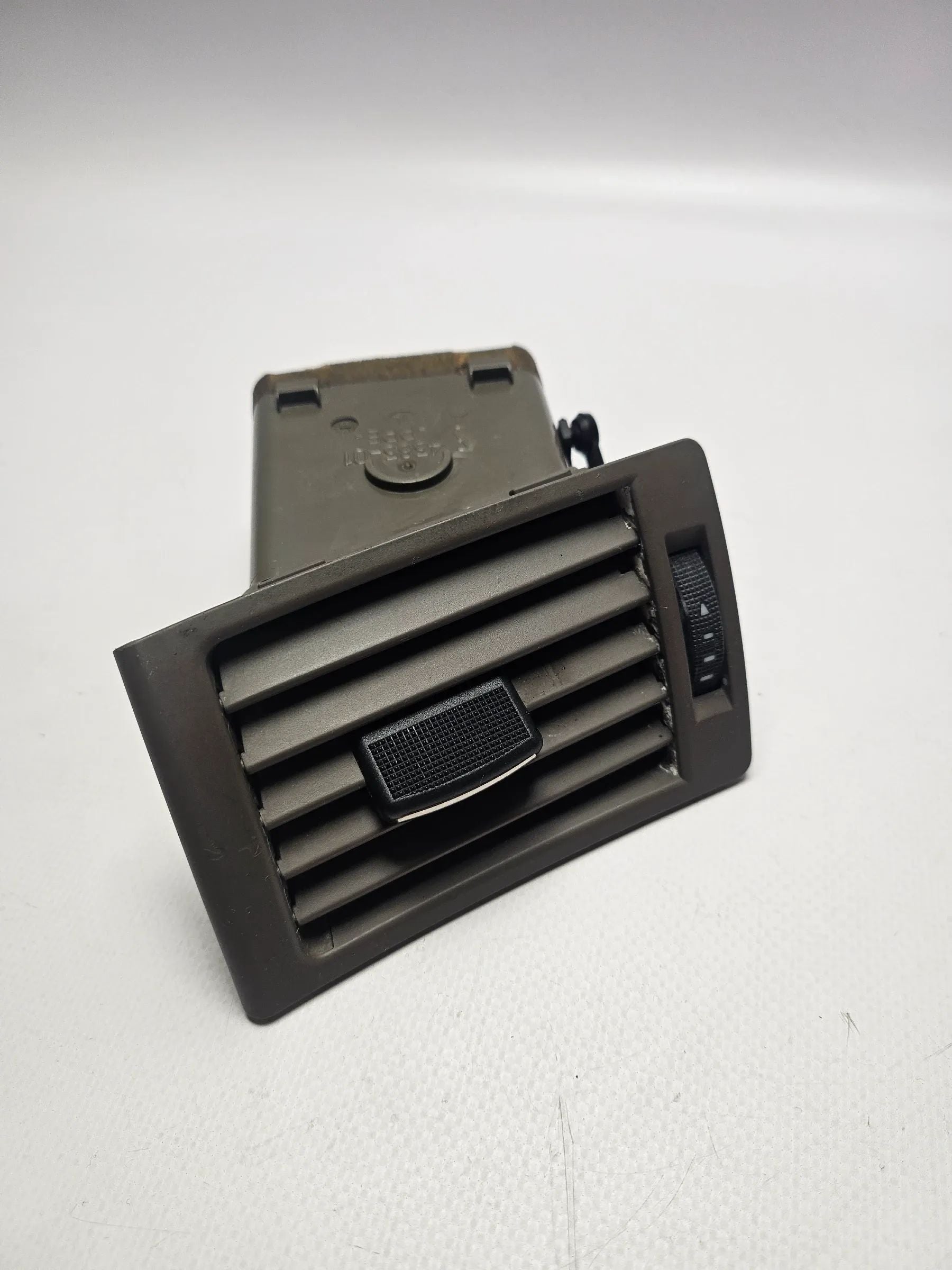 Original Audi A4 B6 B7 8E Buse d’aération gauche 8E0820901F