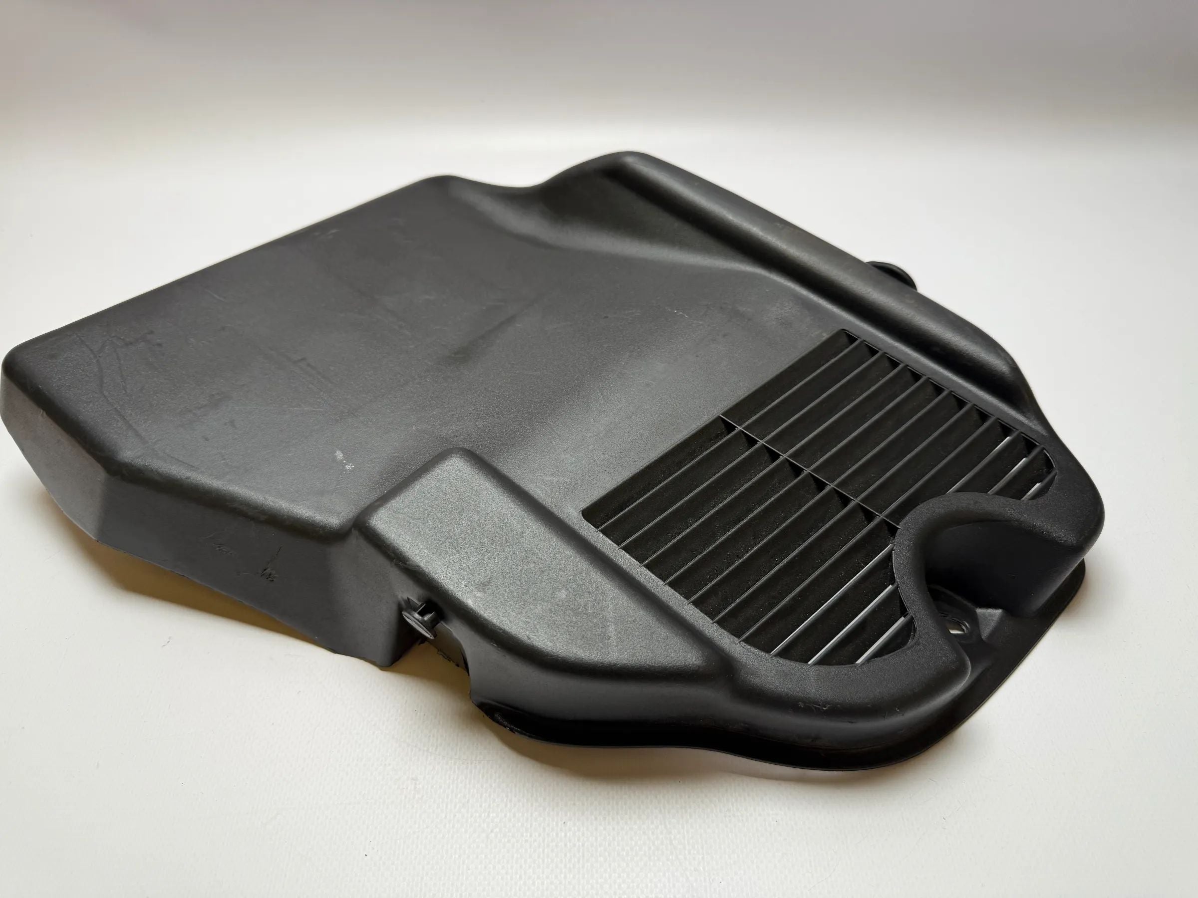 Cubierta original Renault Megane embellecedor luz trasera maletero 7700838459