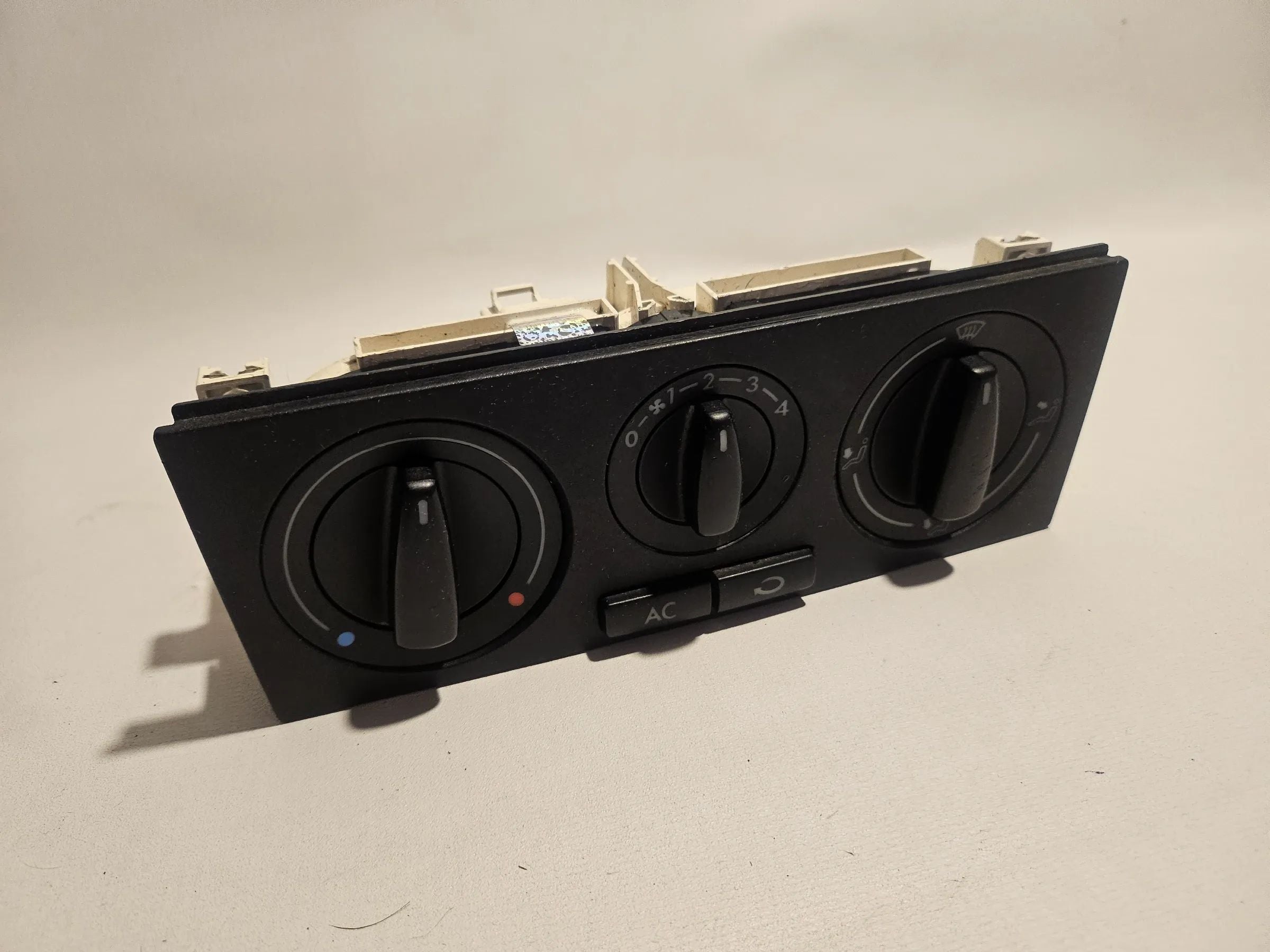 Оригинальная панель управления отоплением и кондиционером VW Golf IV 1J1 1J0820045 F