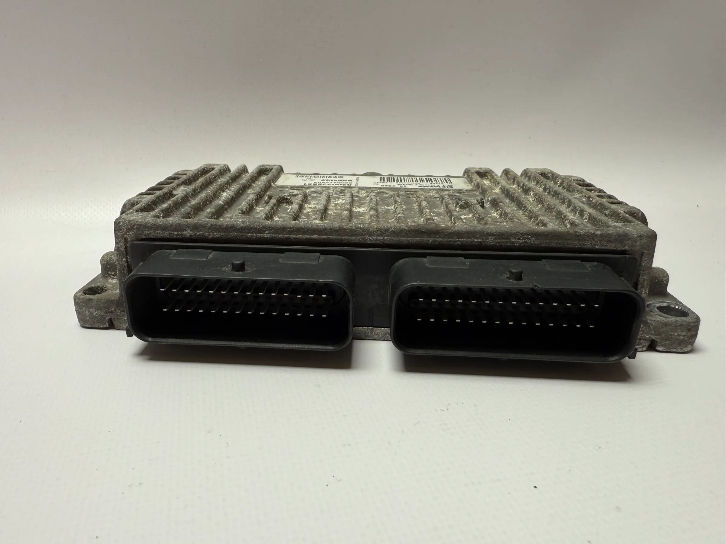 Оригинальный блок управления двигателем Renault Grand Scenic 2.0 16V JM ECU 8200335651