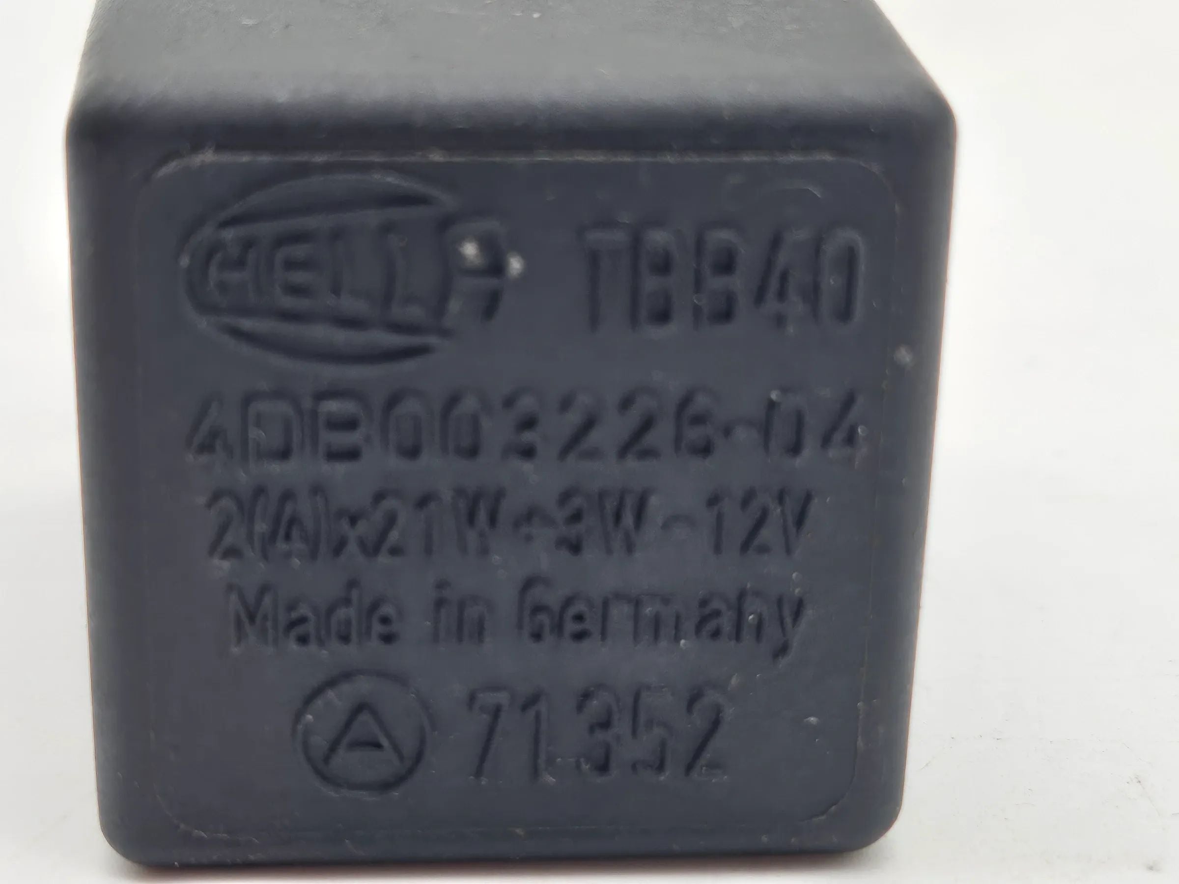 純正 Audi 80 100 ウインカーリレー Hella TBB40 4DB003226-04 21W5W2