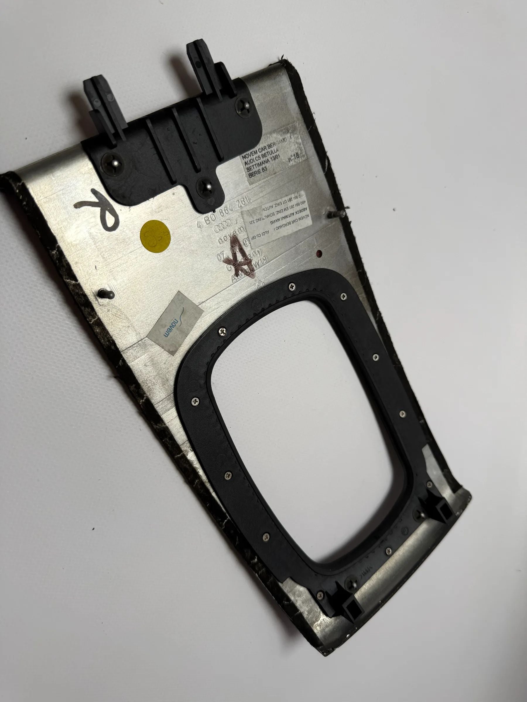 Oryginalna osłona dźwigni zmiany biegów Audi A6 4B drewno korzeniowe 4B0864261