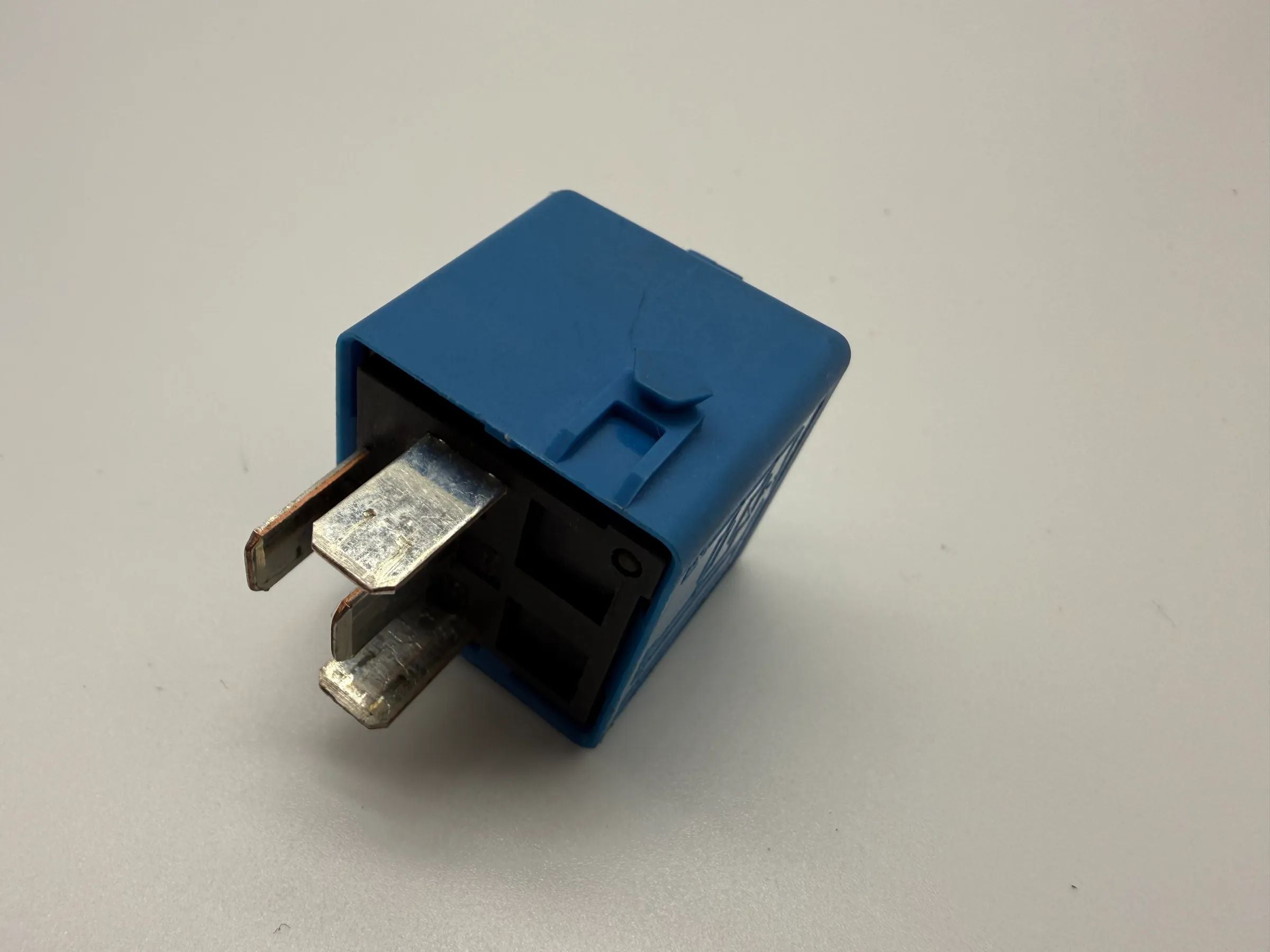 Oryginalne przekaźnik wielofunkcyjny BMW E81/87 F20/21 E46 E90 61366915327