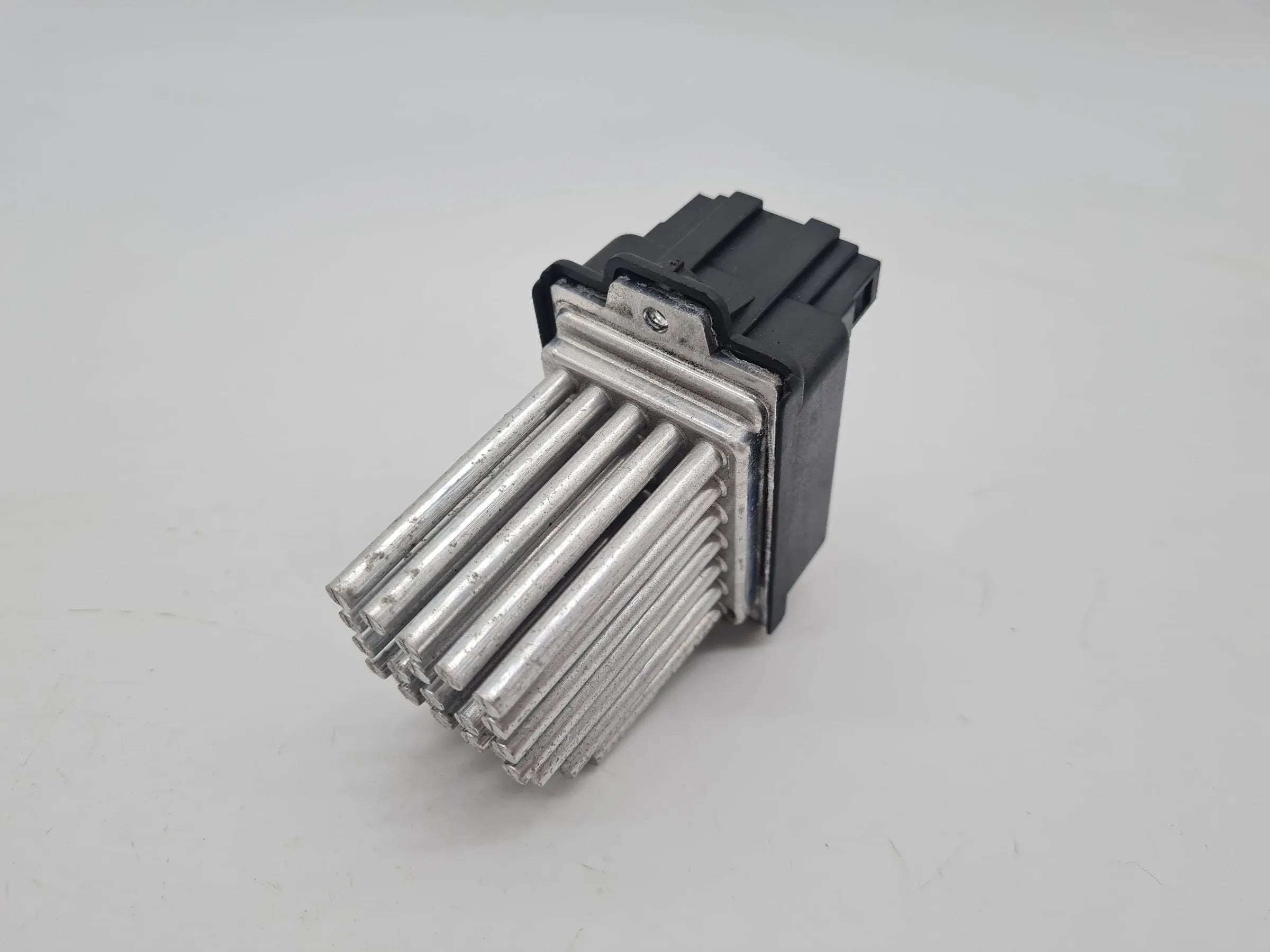 Original Audi A6 (4B2/4B4) Gebläseregler Widerstand Vorwiderstand 4B0820521