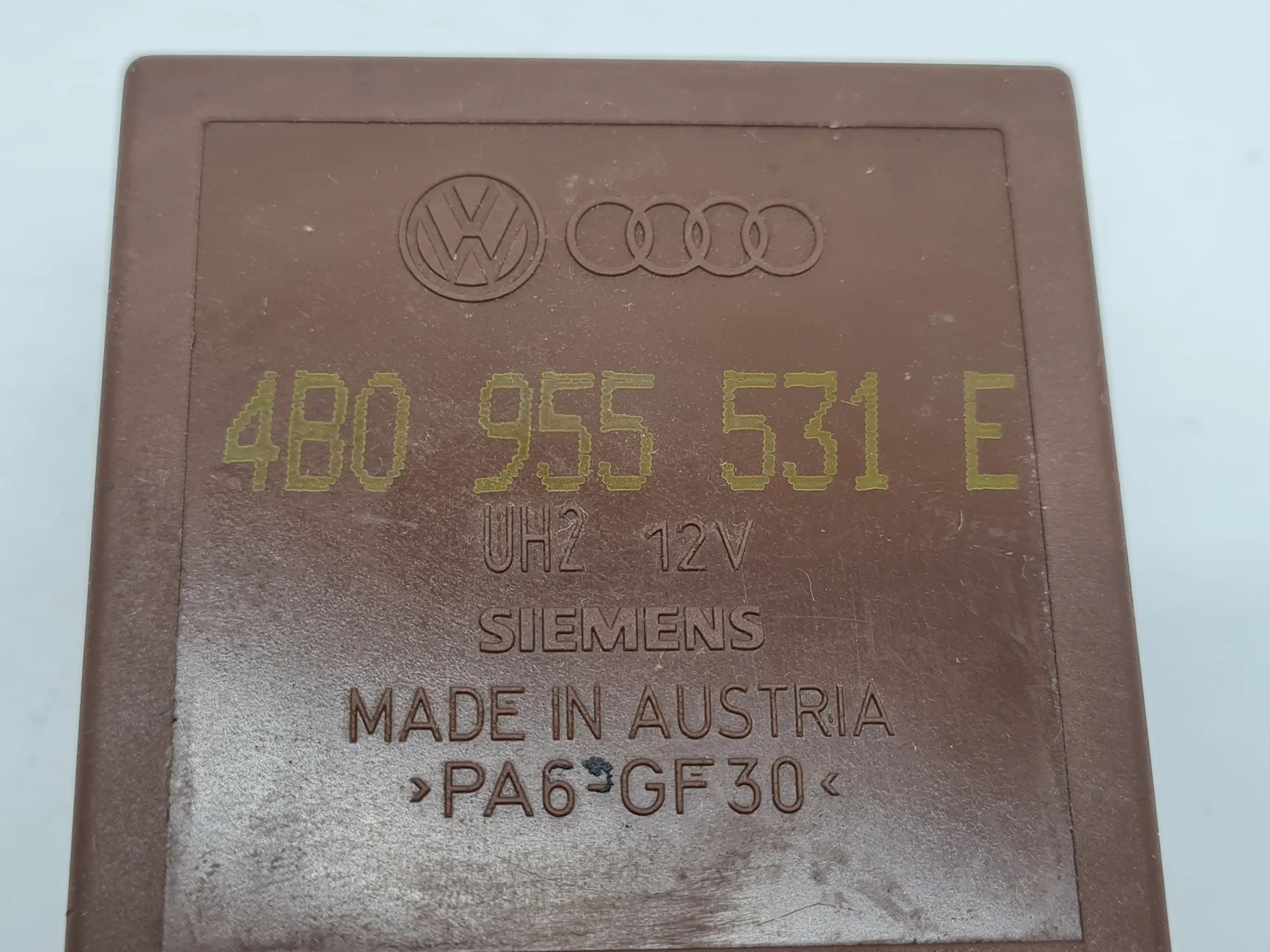 Original Audi A6 (4B2/4B4) Relais Arbeitsrelais Wischwasser 4B0955531E