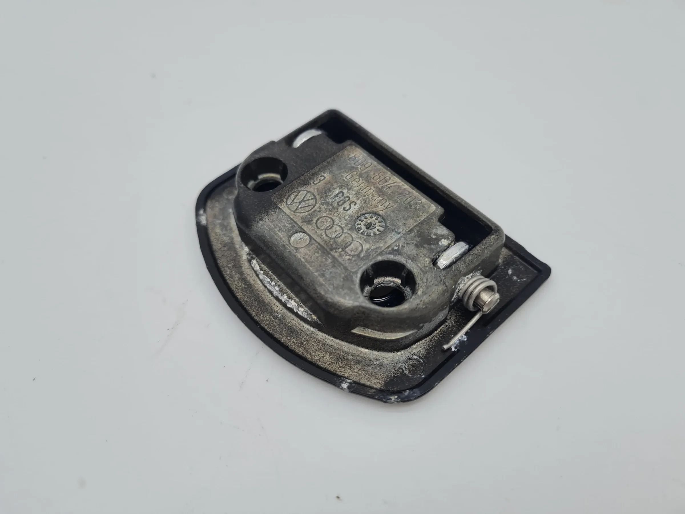 Original Audi A6 (4B2/4B4) Verzurröse Zurröse Kofferraum 8D9864203