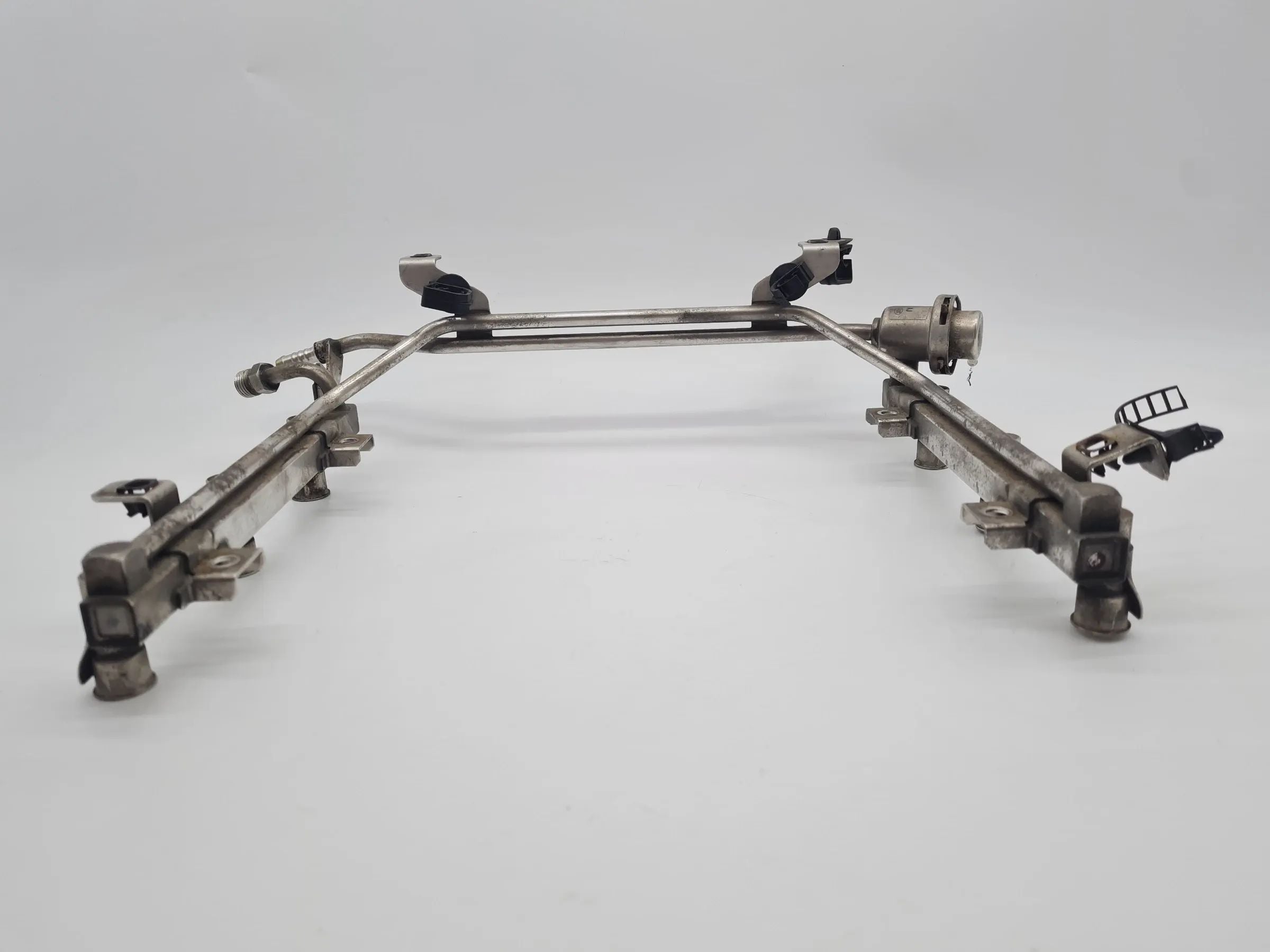 Original Audi A6 (4B2/4B4) 2.4 V6 121KW AGA Einspritzleiste 078133681AJ