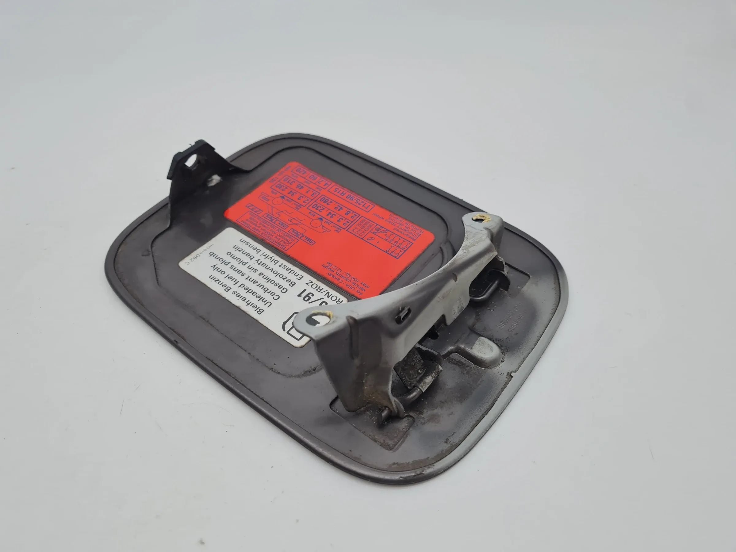 Original Audi A6 (4B2/4B4) Tankdeckel Tankklappe LZ1T Cashmeregrau 4B0809905
