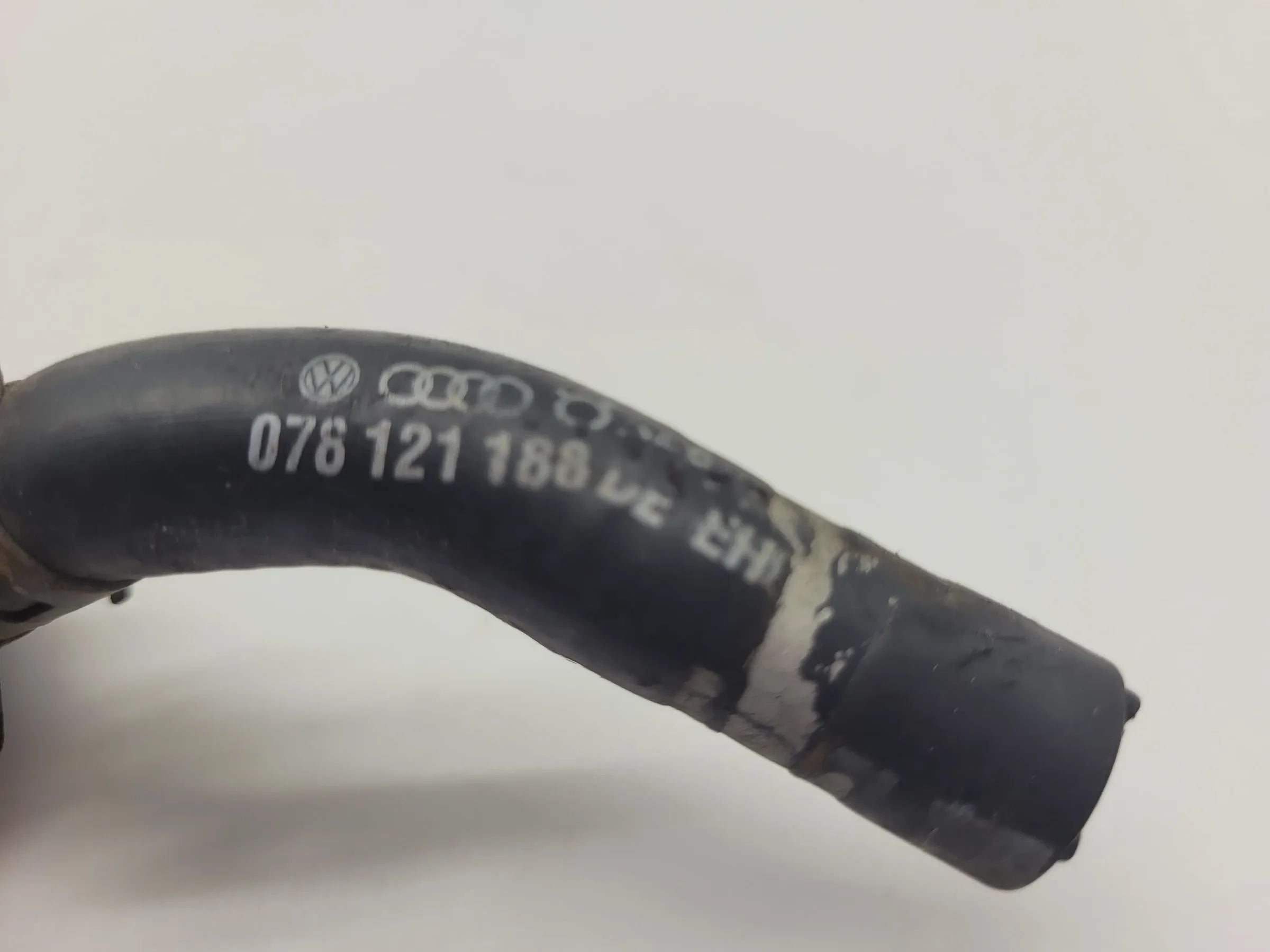 Original Audi A6 (4B2/4B4) Ladeluftschlauch Kühlerschlauch 078121188