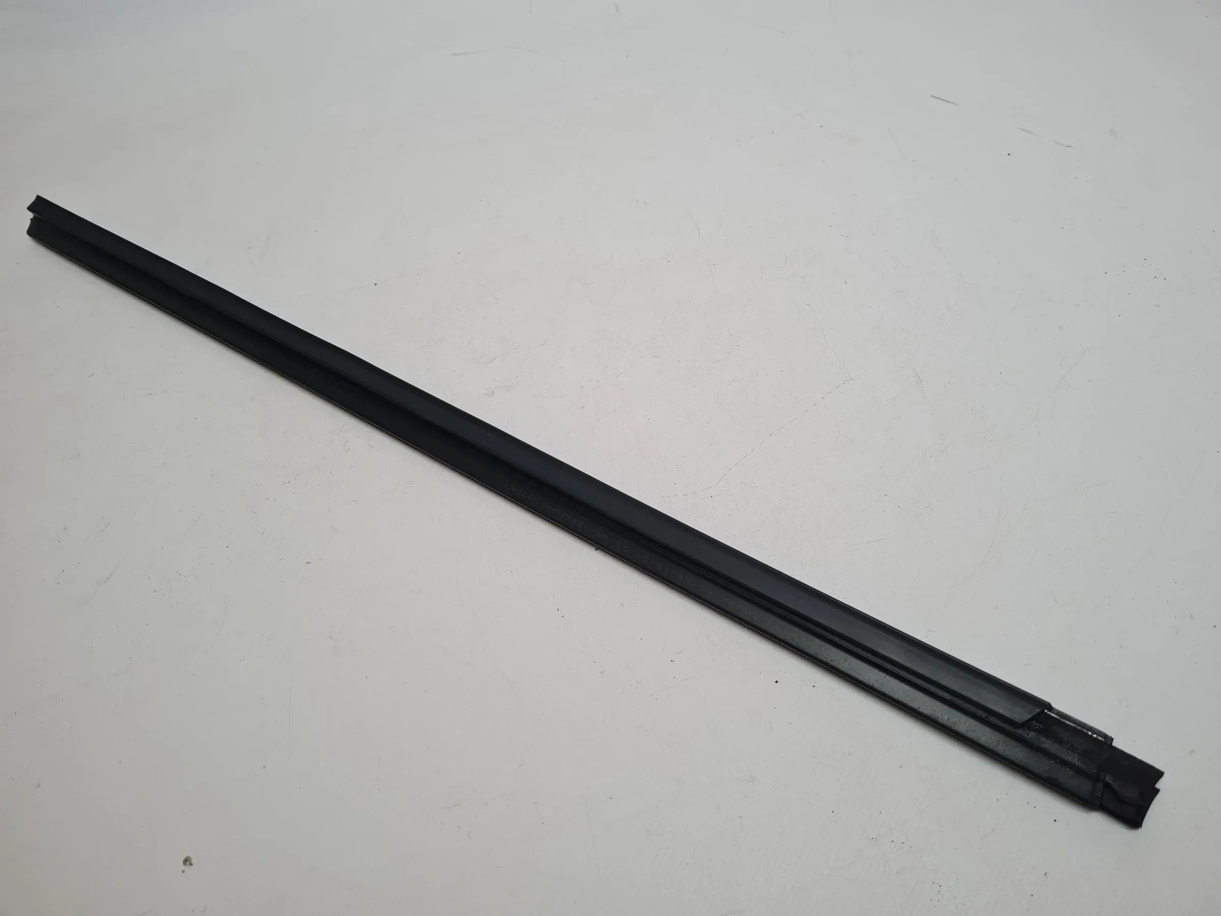 Original Audi A4 (8E/B6/B7) Tür Fenster Dichtung Leiste Links Hinten 8E0839479