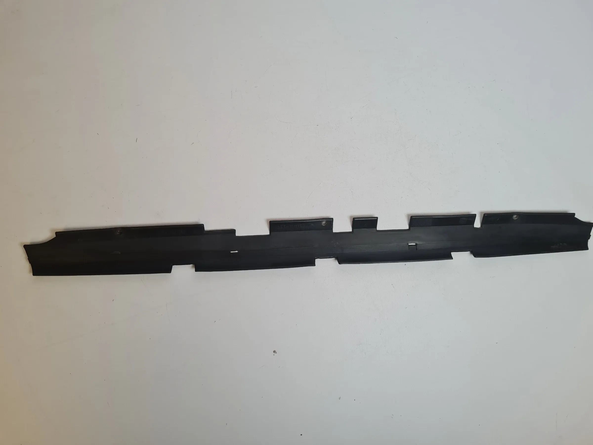 Original Audi A6 (4B2/4B4) Führung Abdeckung Schloßträger 4B0121292