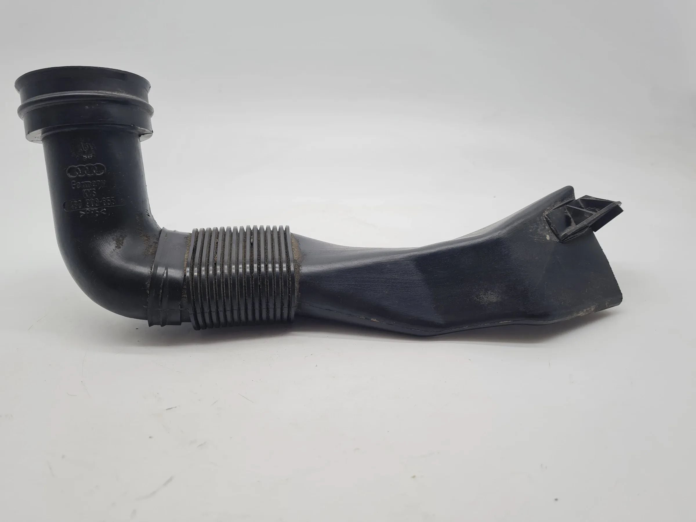 Original Audi A6 (4B2/4B4) V6 2.4 Ansaugschlauch Ansaugrohr Rohr 4B0903655