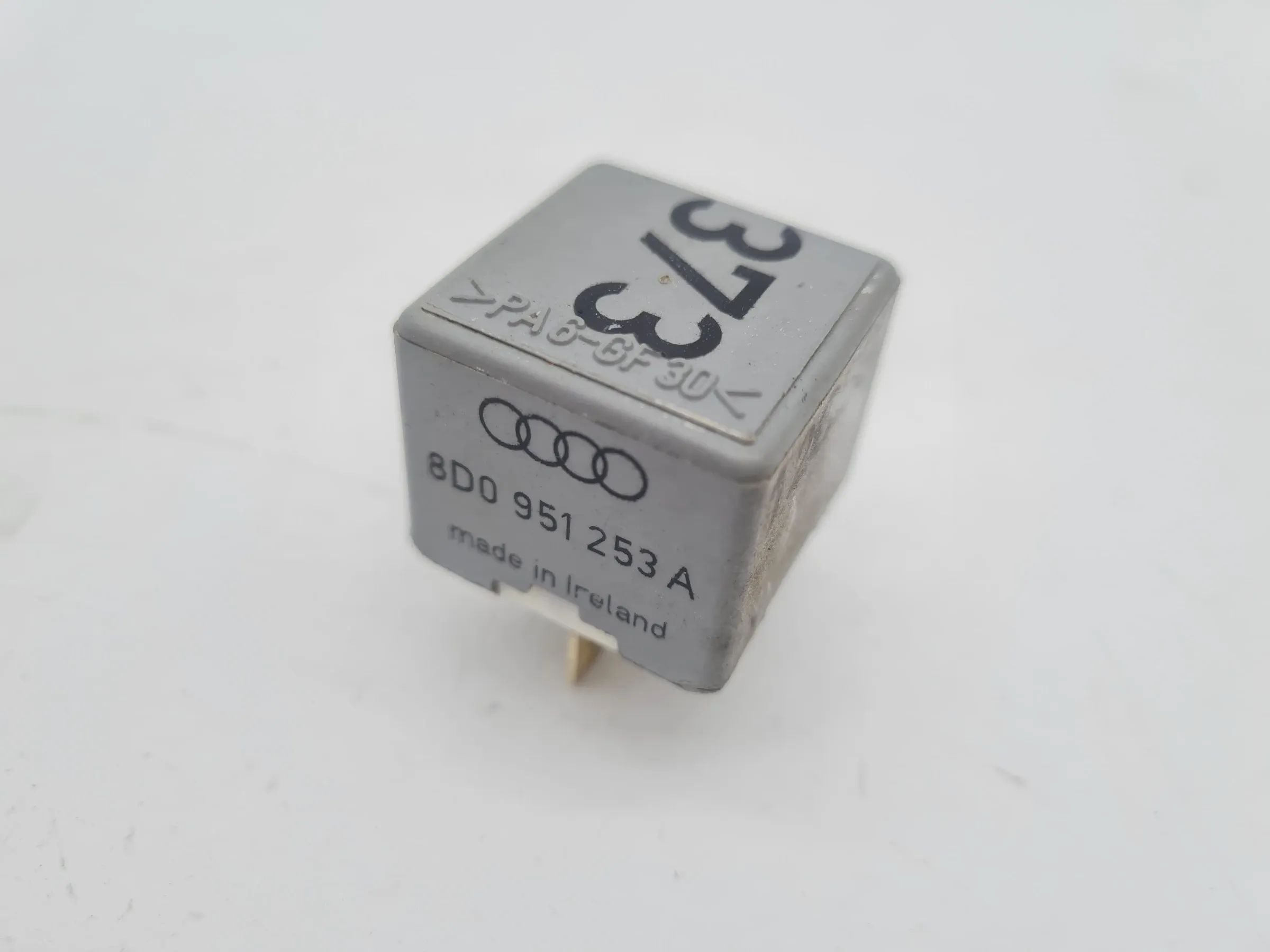 Original Audi A6 (4B2/4B4) Relais Multifunktionsrelais 8D0951253A