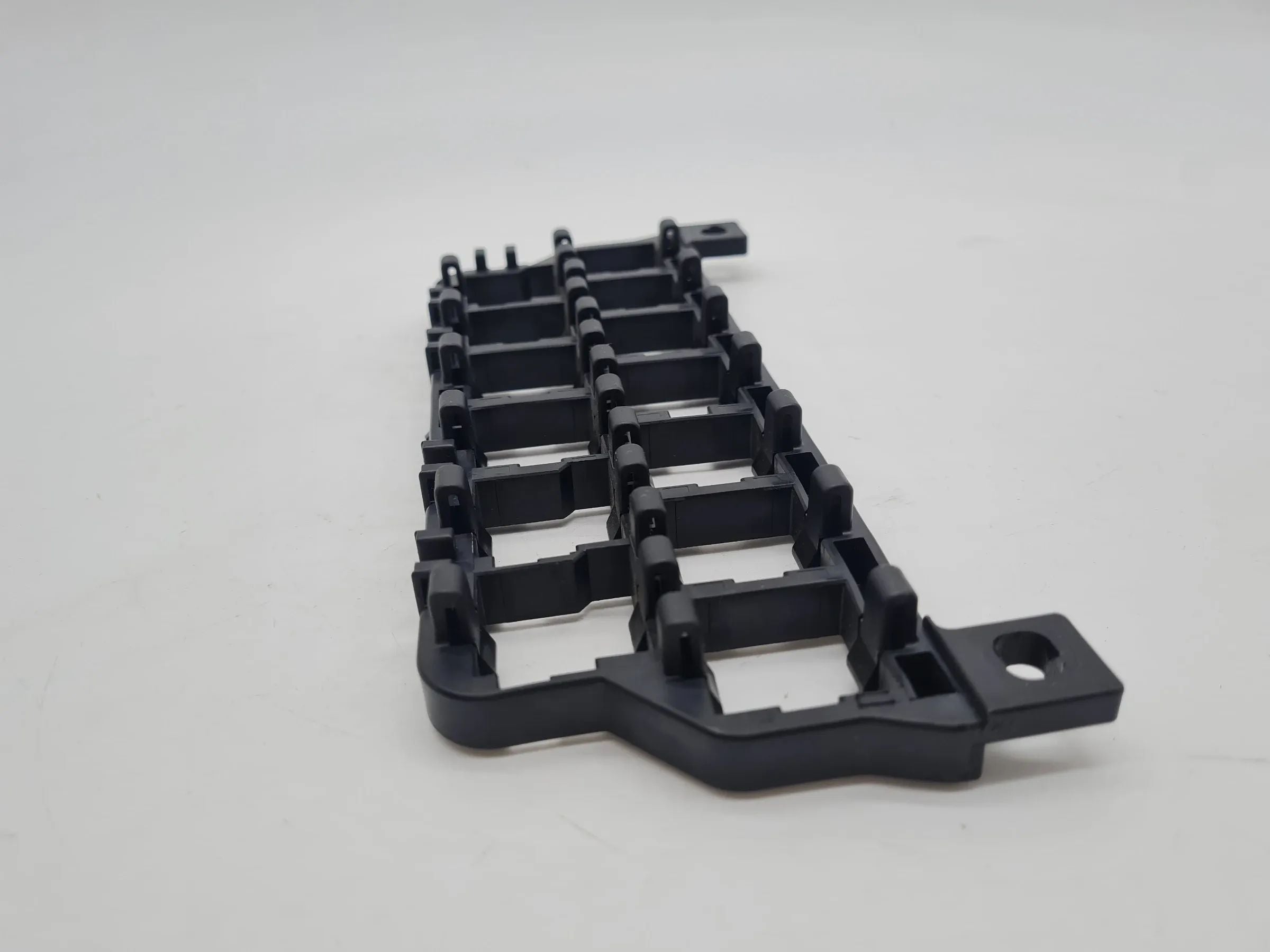 Original Audi A6 (4B2/4B4) Relais Stecker Leiste Träger 8D0937503E