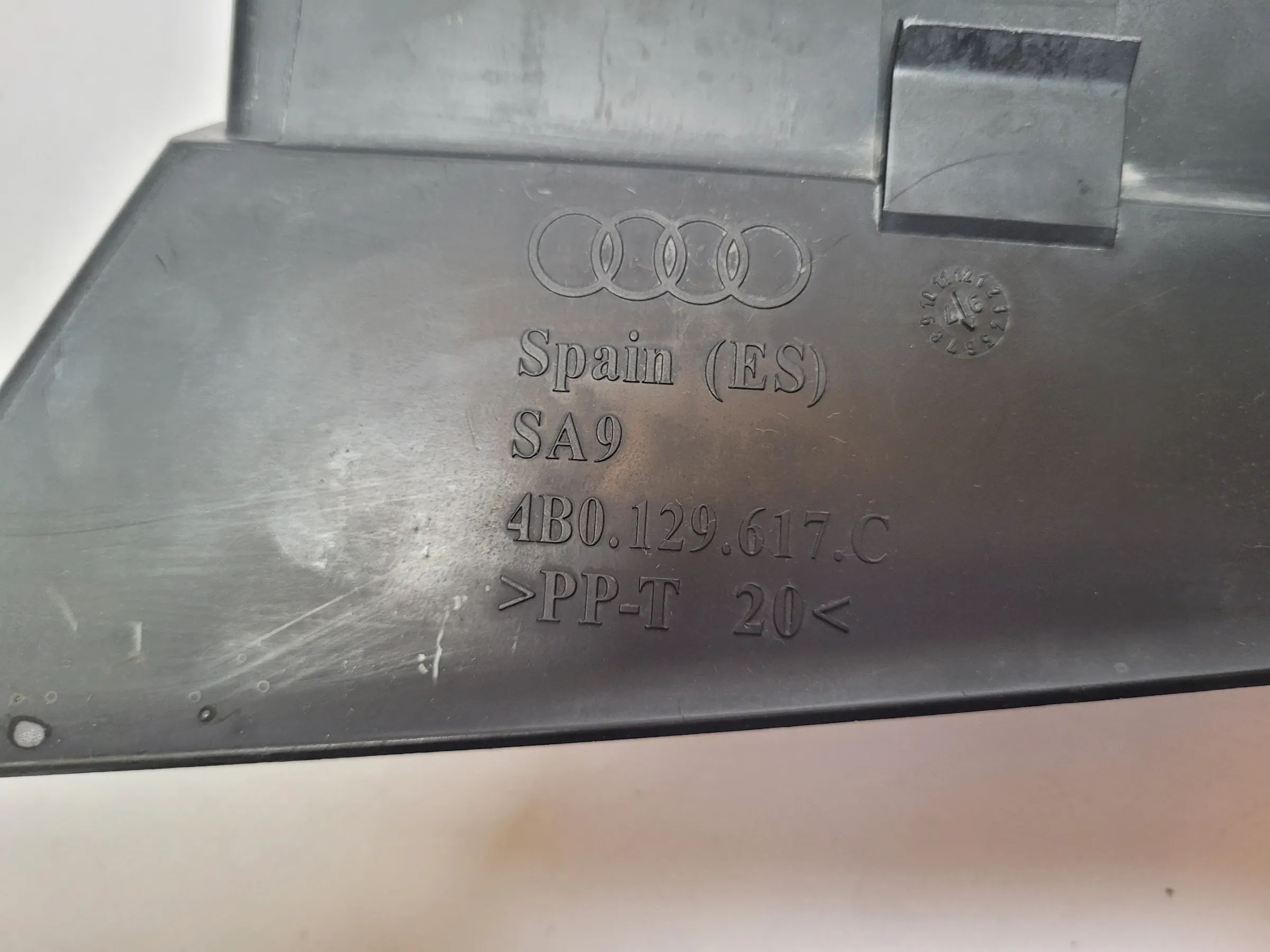 Original Audi A6 (4B2/4B4) Ansaugrohr Ansaugschlauch Luftführung 4B0129617C