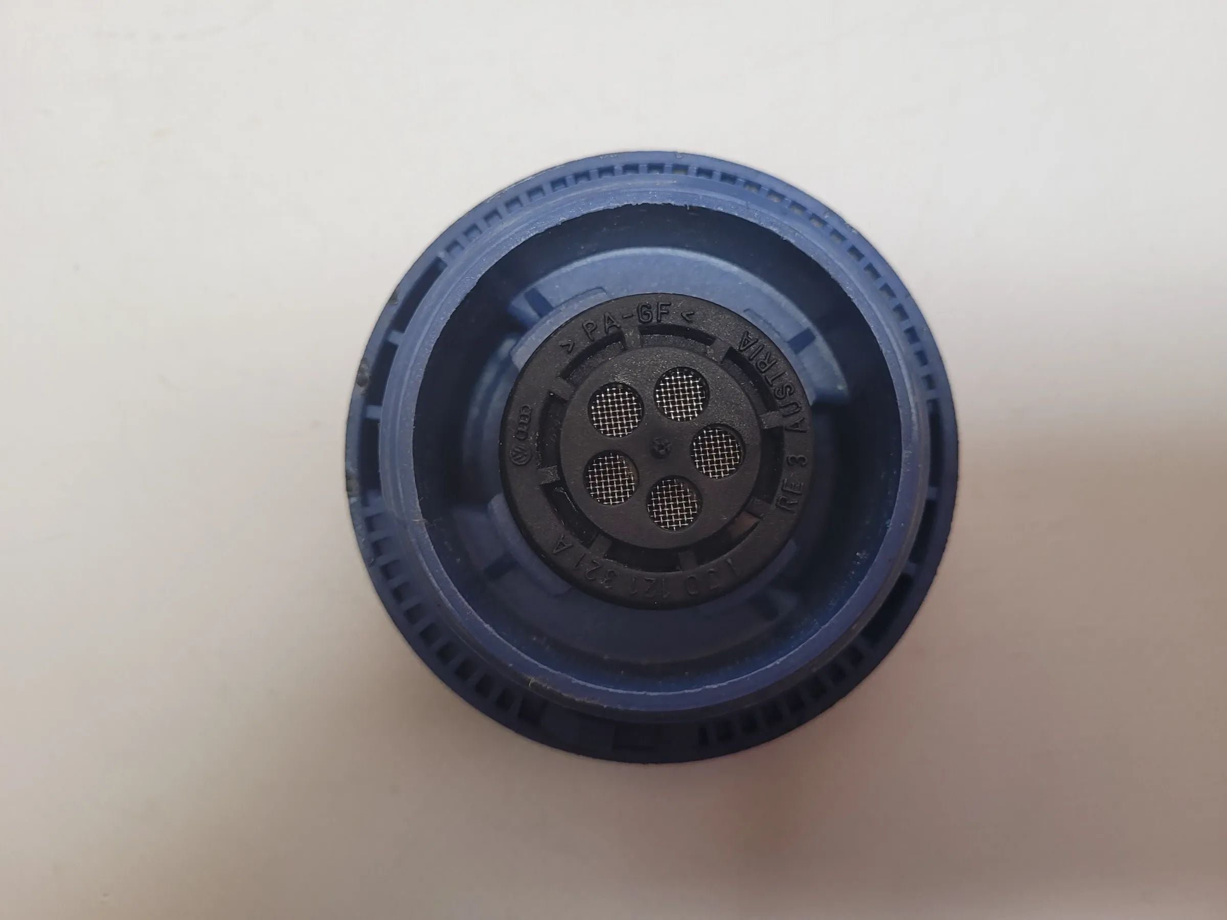 Original Audi A6 (4B2/4B4) Verschlussdeckel Ausgleichbehälter 1J0121321A