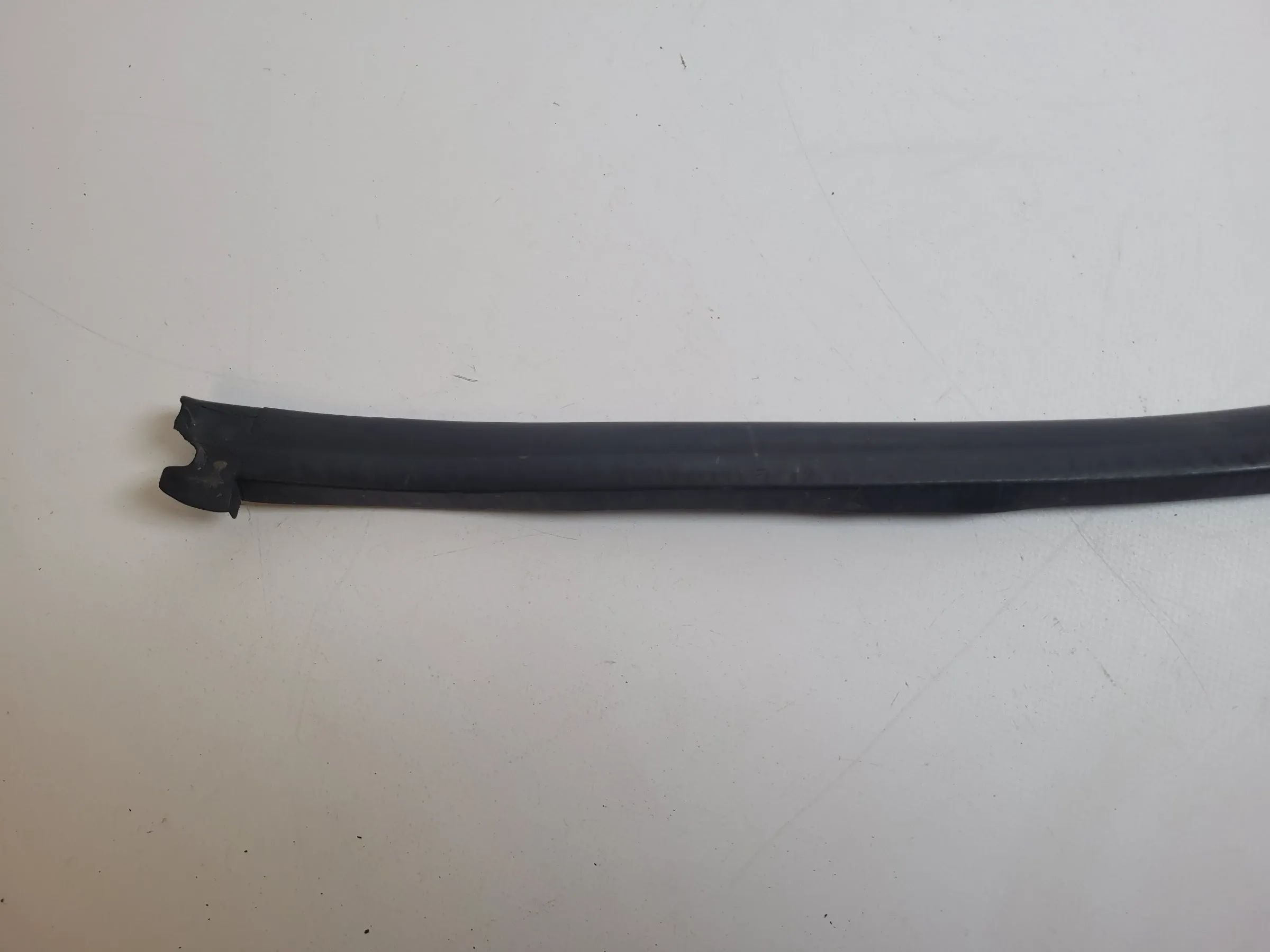 Original Audi A6 (4B2/4B4) Dichtung Abdeckung Wasserkasten Batterie (4B1819447)