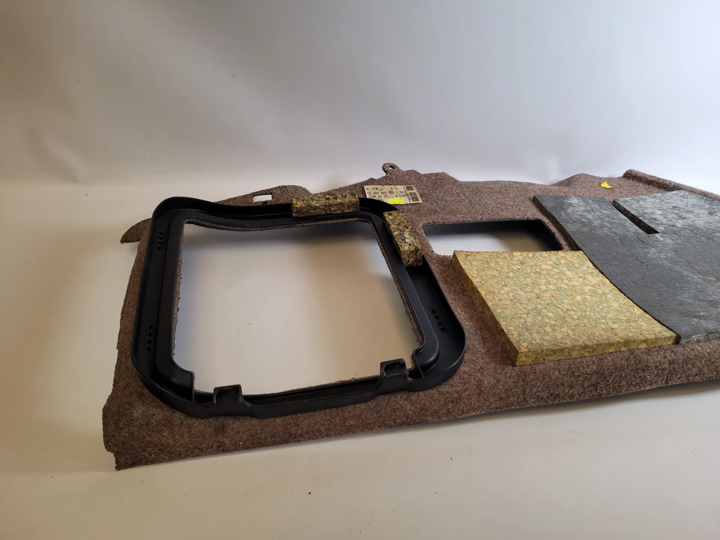Original Audi A6 (4B2/4B4) Kofferraum Verkleidung Abdeckung Hinten 4B5863888F