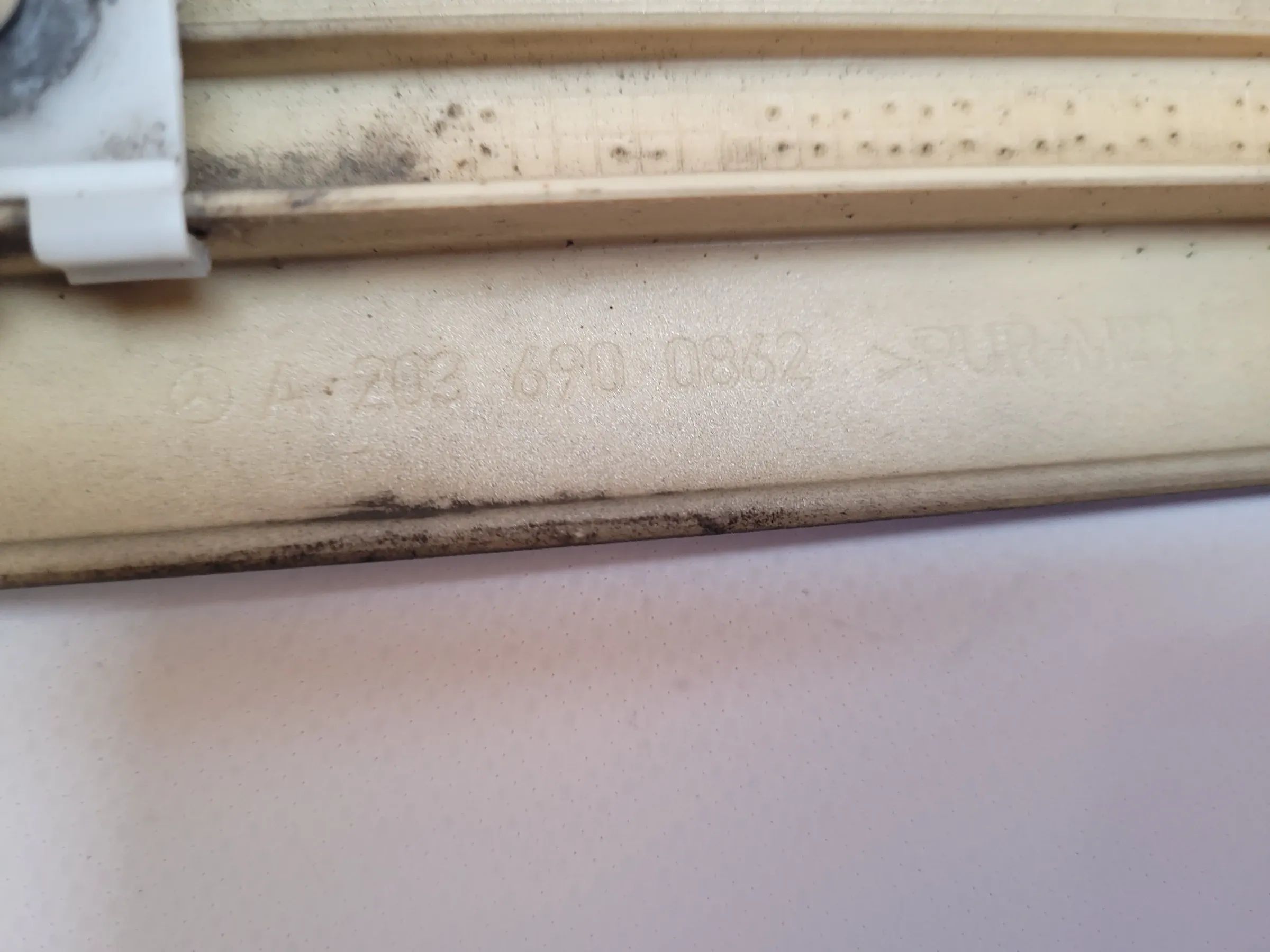 Original Mercedes-Benz C-Klasse (W203) Zierleiste Rechts Hinten A2036900862