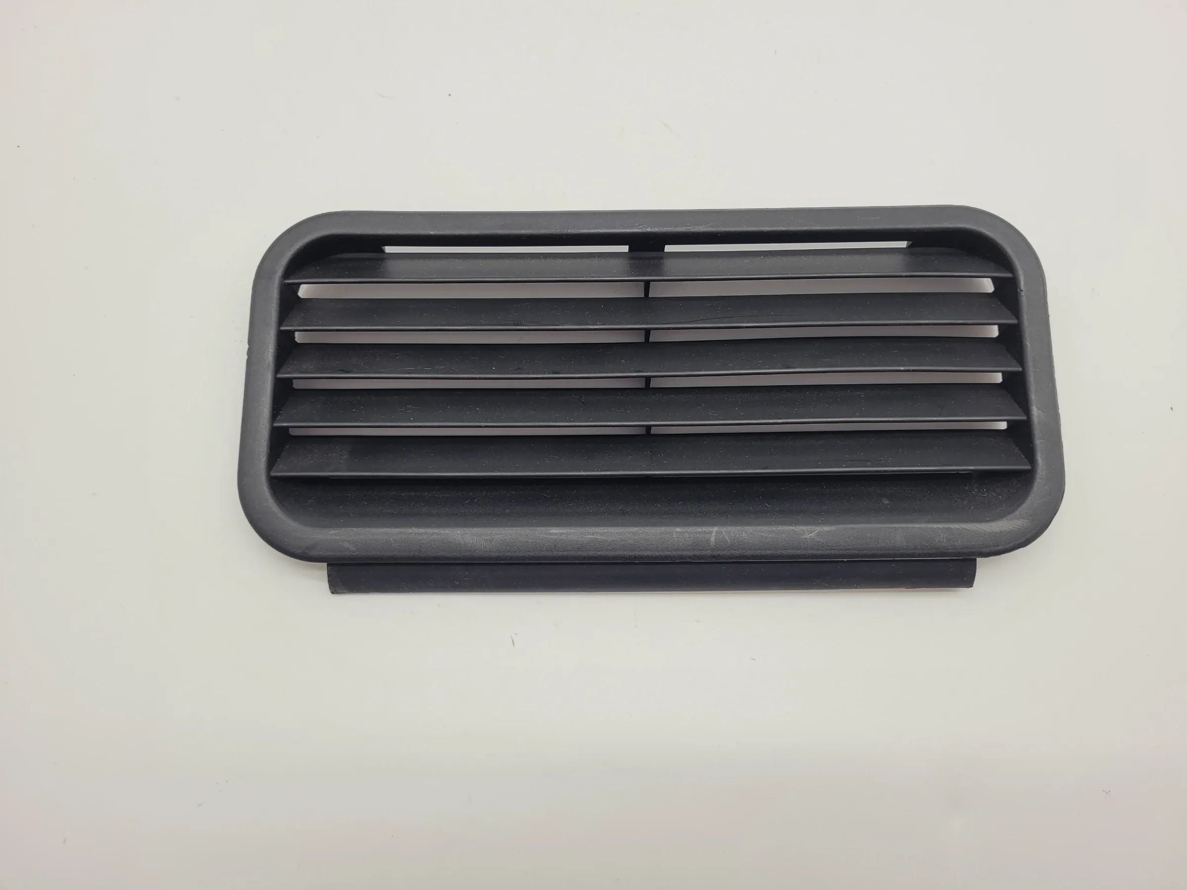 Original Audi A6 (4B2/4B4) Penutup Koper Bagasi Blende Udara R/L 8E5863887A