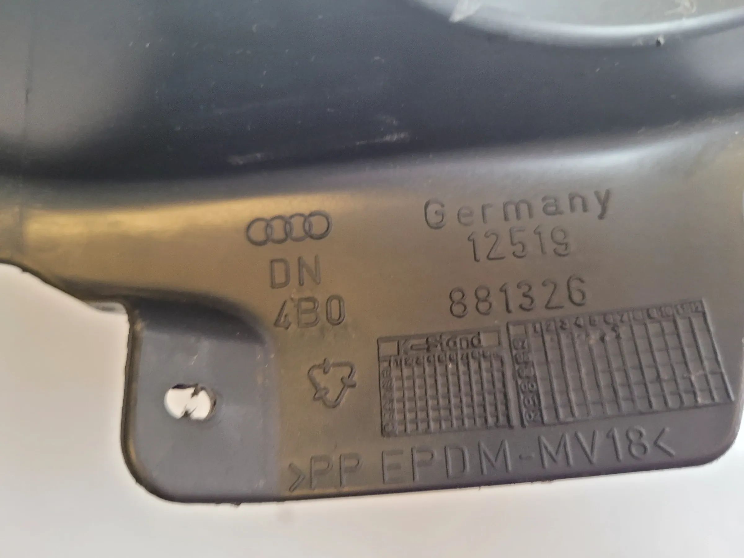 Original Audi A6 (4B2/4B4) Sitzverkleidung Beifahrersitz Rechts 4B0881326