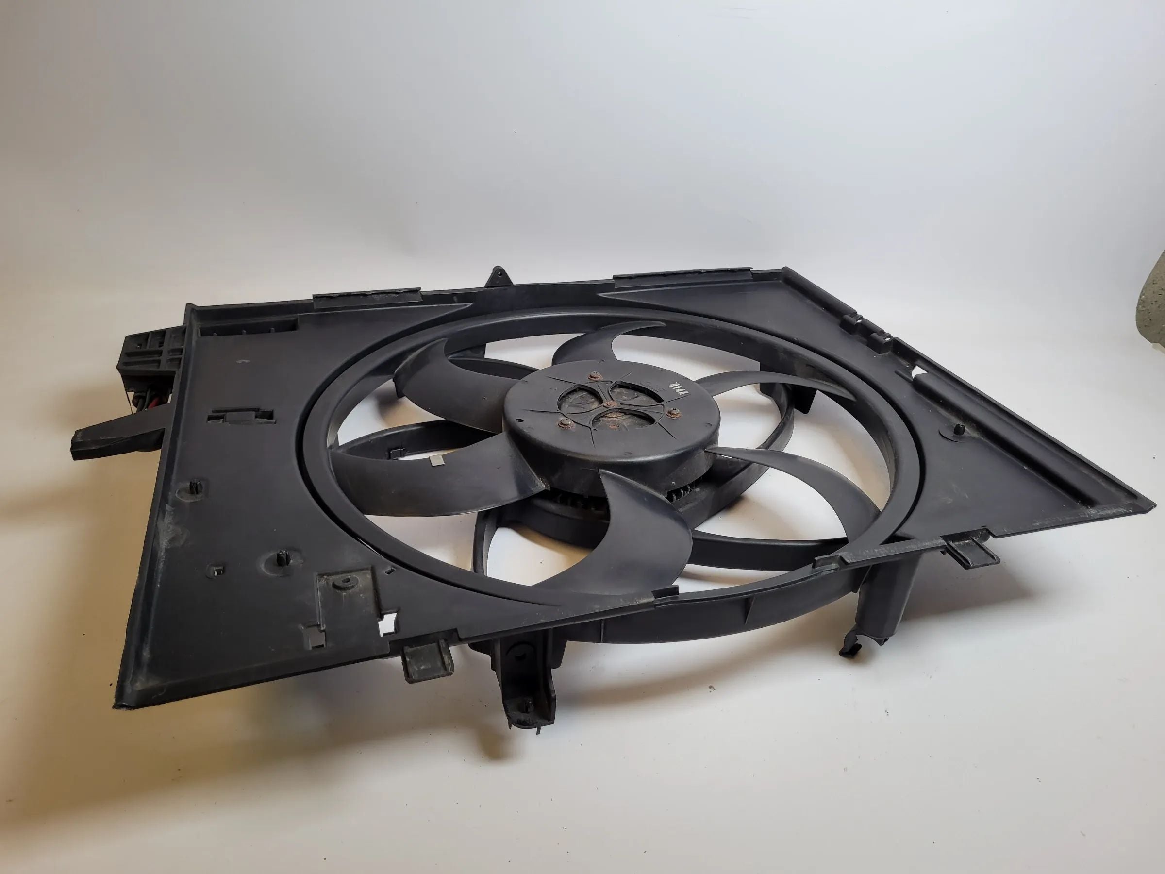 Original BMW 5er (E60/E61) Elek. Lüfter Ventilator Kühler 67.32-6931231
