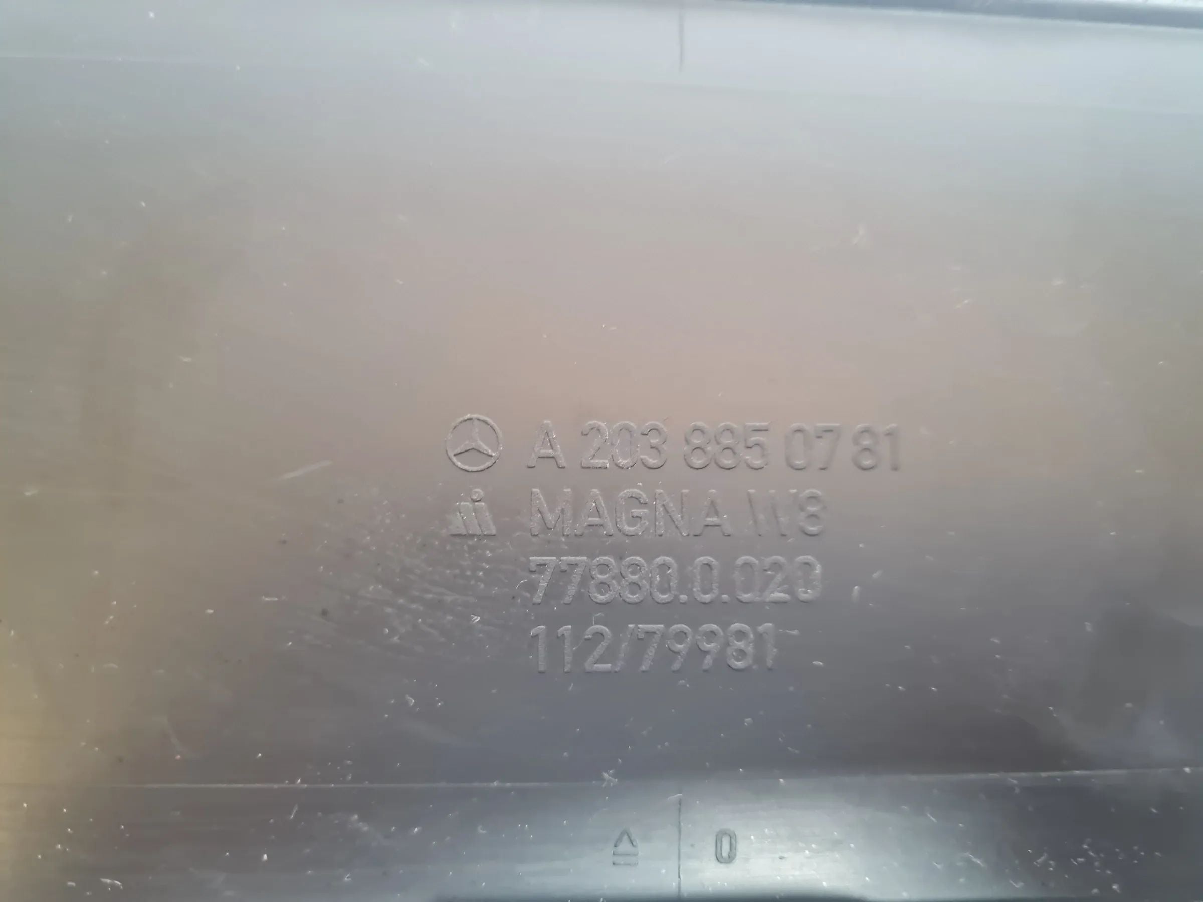 Original Mercedes-Benz C-Klasse (W203) Kennzeichenhalter A2038850781