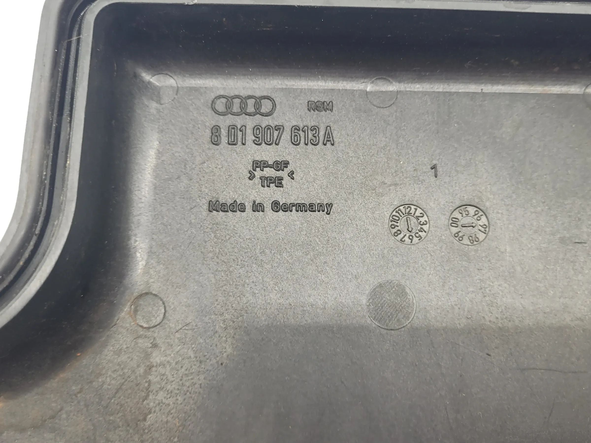 Original Audi A6 (4B2/4B4) Abdeckung Steuergerät Sicherungskasten 8D1907613A