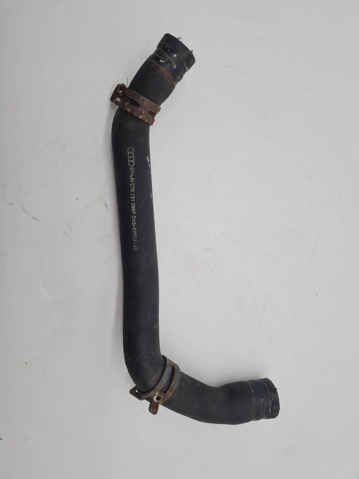 Original Audi A6 (4B2/4B4) 2.4 V6 Kühlerschlauch Kühlwasser 078121096F