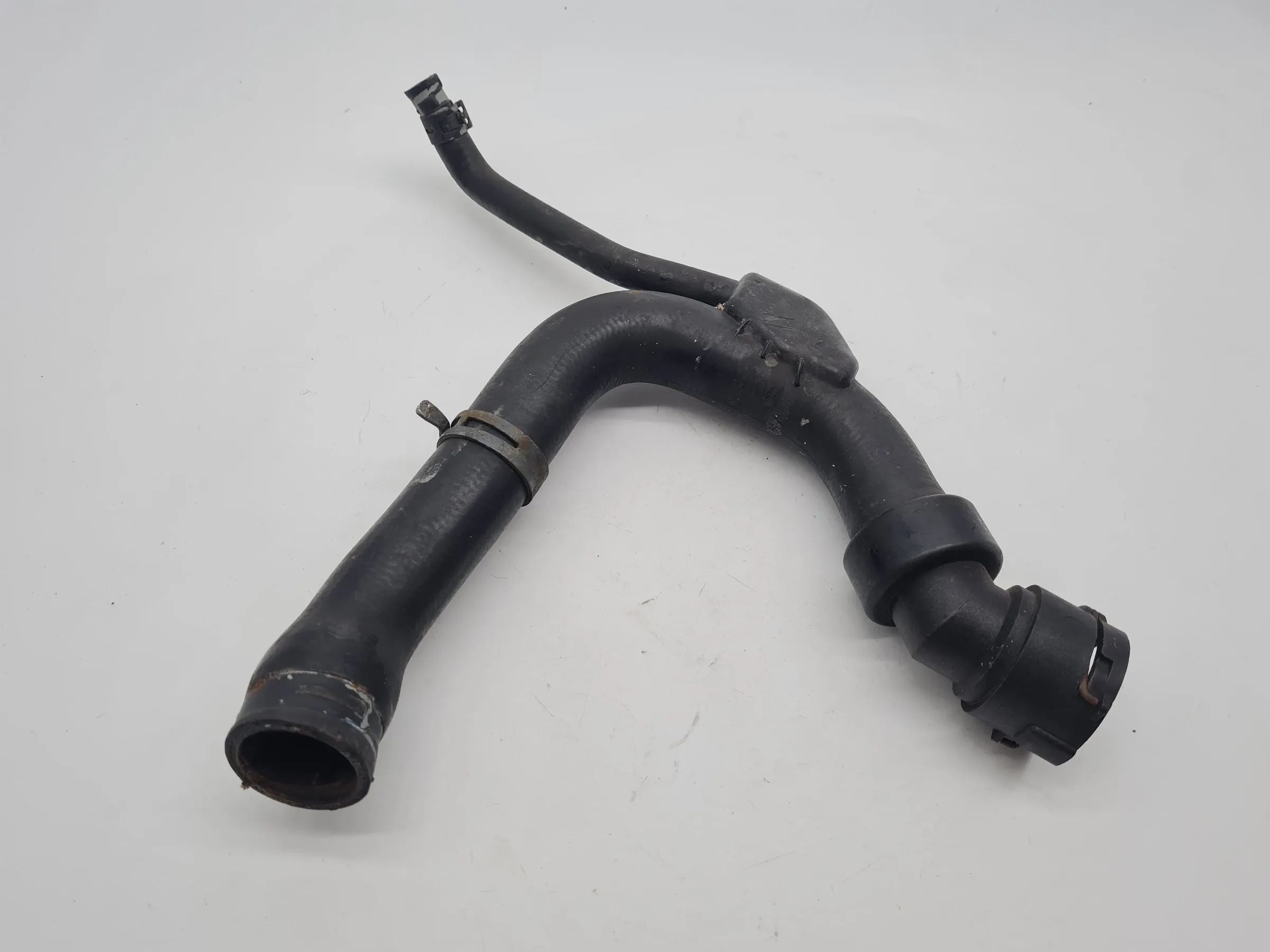 Original Audi A6 (4B2/4B4) 2.4 V6 Kühlerschlauch Kühlwasser 4B0121101C