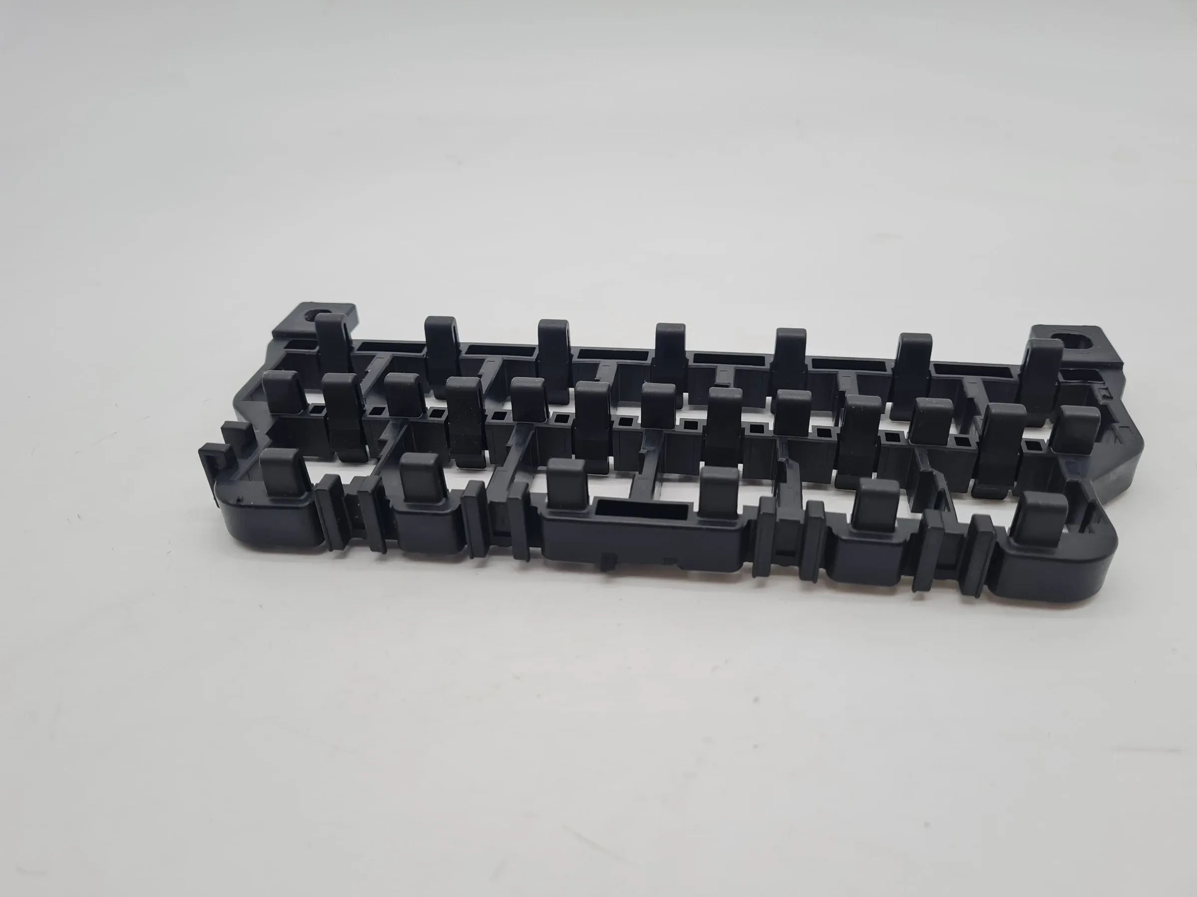 Original Audi A6 (4B2/4B4) Relais Stecker Leiste Träger 8D0937503E