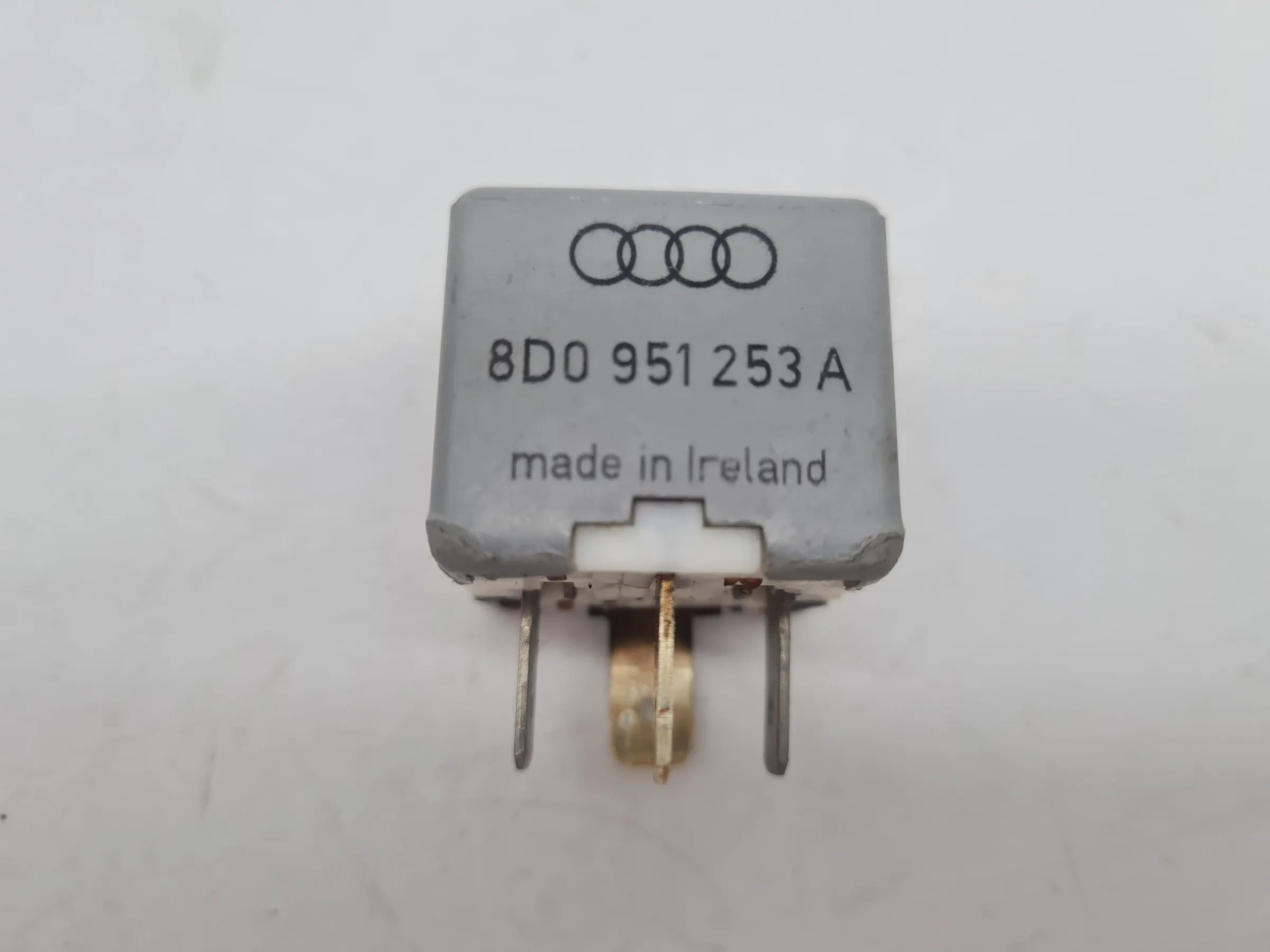 Original Audi A6 (4B2/4B4) Relais Multifunktionsrelais 8D0951253A