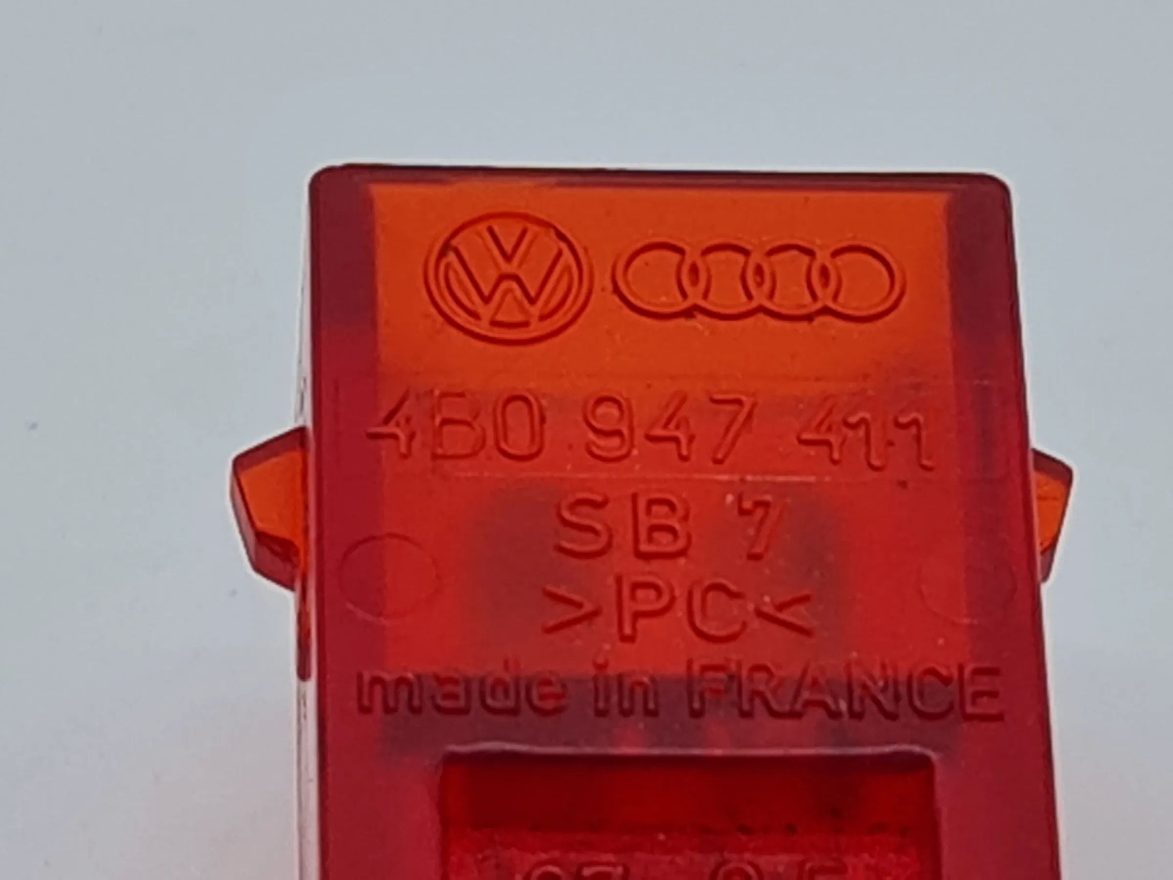 Original Audi A6 (4B2/4B4) Türleuchte Warnleuchte Rot Einstiegsleuchte 4B0947411