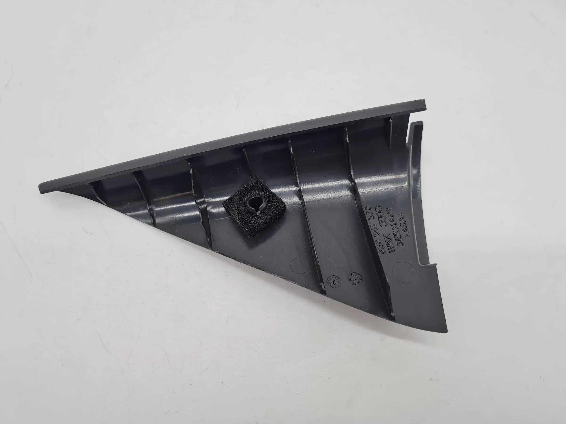 Original Audi A4 (8E/B6/B7) Blende Verkleidung Dreieck Rechts Hinten 8E0857570