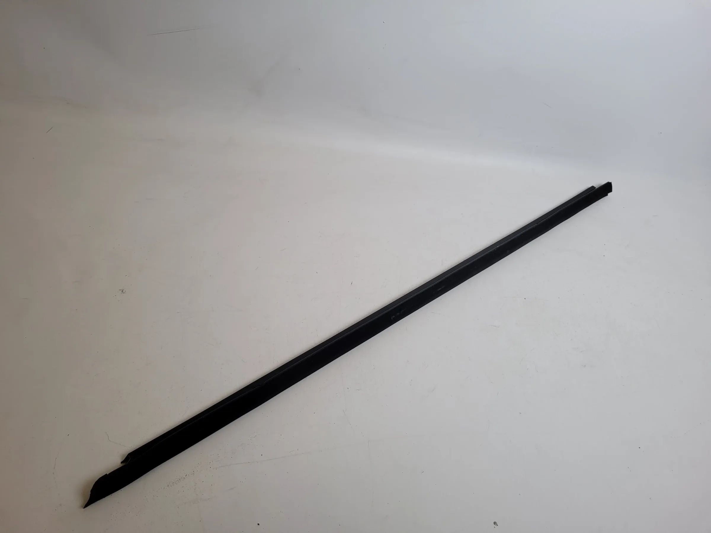 Original Audi A4 (8E/B6/B7) Tür Fenster Dichtung Leiste Links 8E0853284B