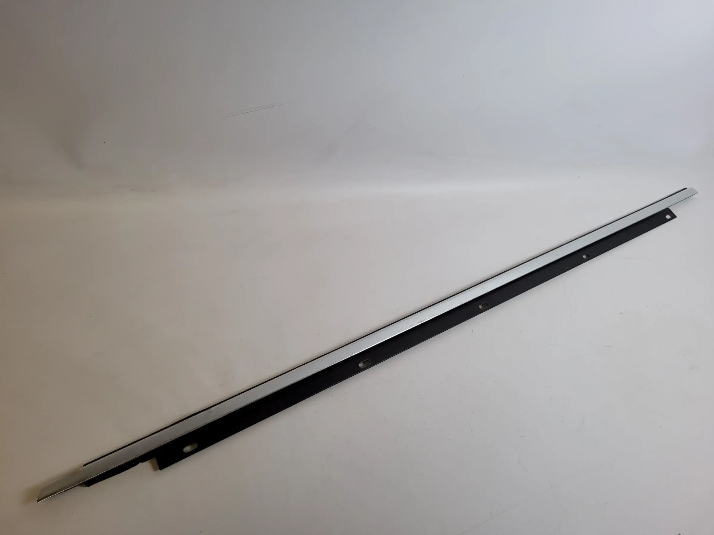 Original Audi A4 (8E/B6/B7) S-Line Dichtung Fensterleiste Links 8E0853283B