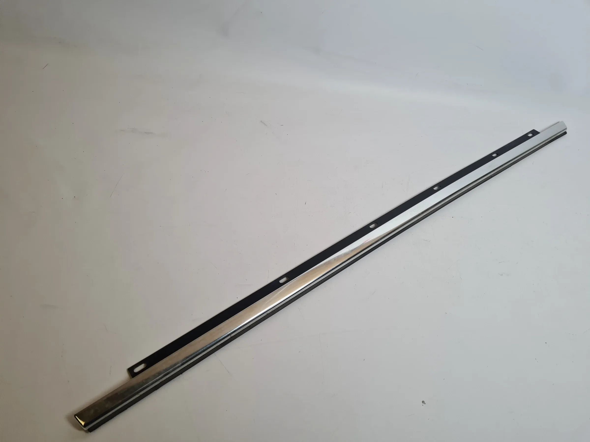 Original Audi A4 (8E/B6/B7) S-Line Dichtung Fensterleiste R./Hinten 8E0853764B