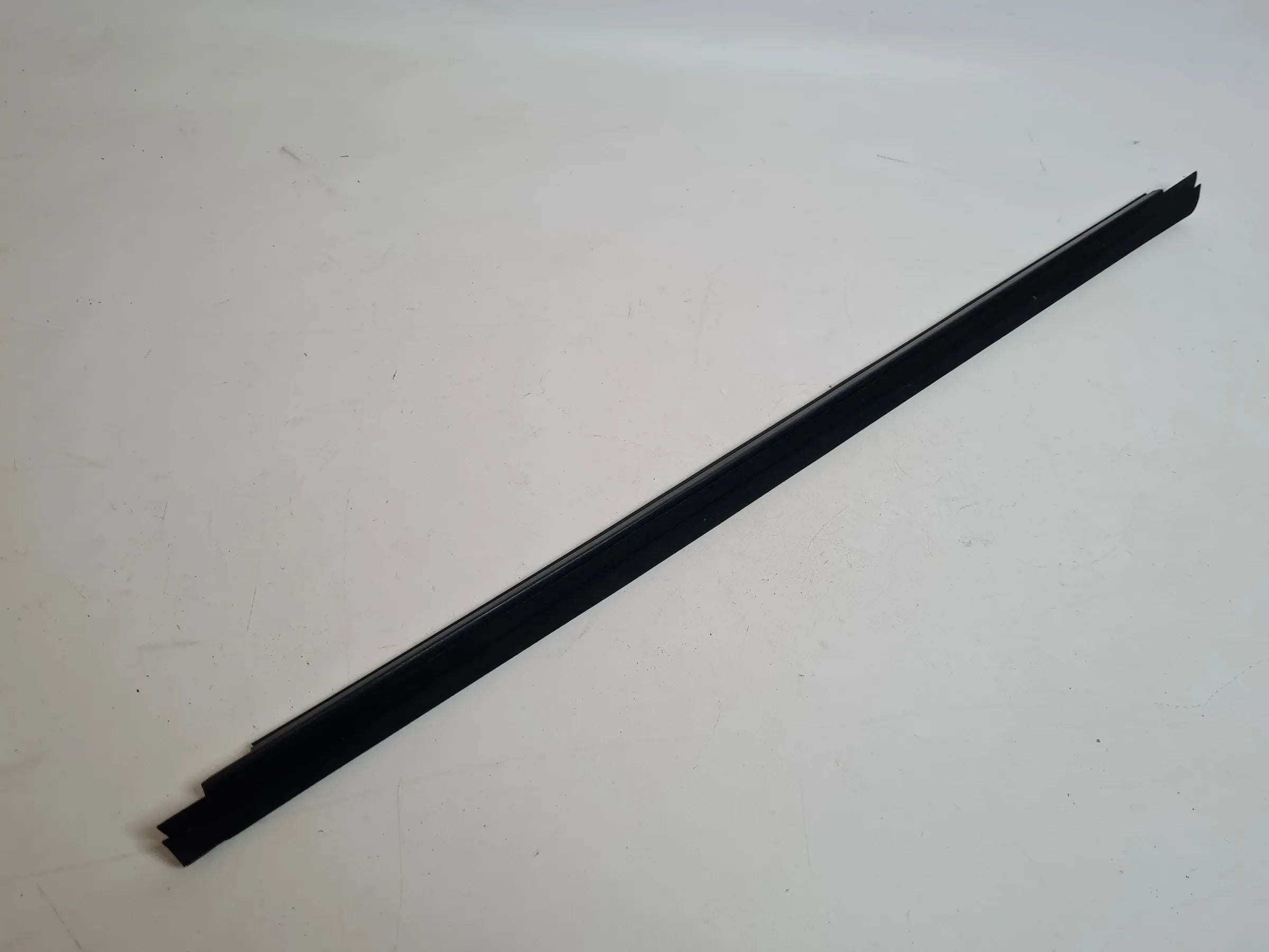 Original Audi A4 (8E/B6/B7) Tür Fenster Dichtung Leiste Links Hinten 8E0839479