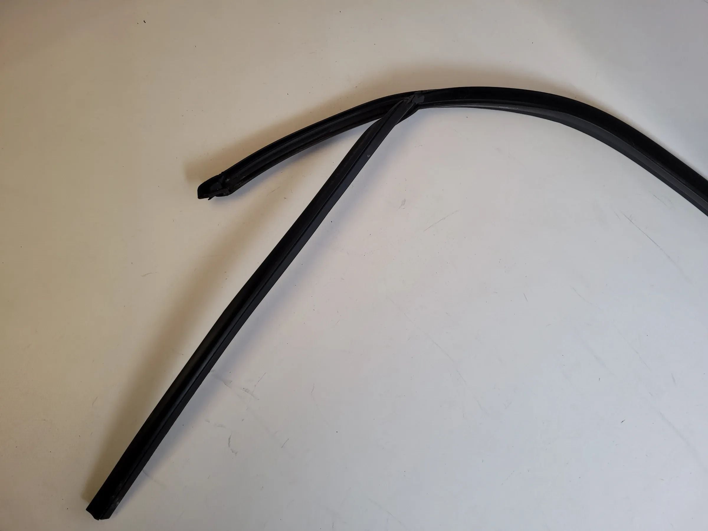 Original Audi A4 (8E/B6/B7) Tür Fenster Dichtung Rechts Vorne 8E0837440