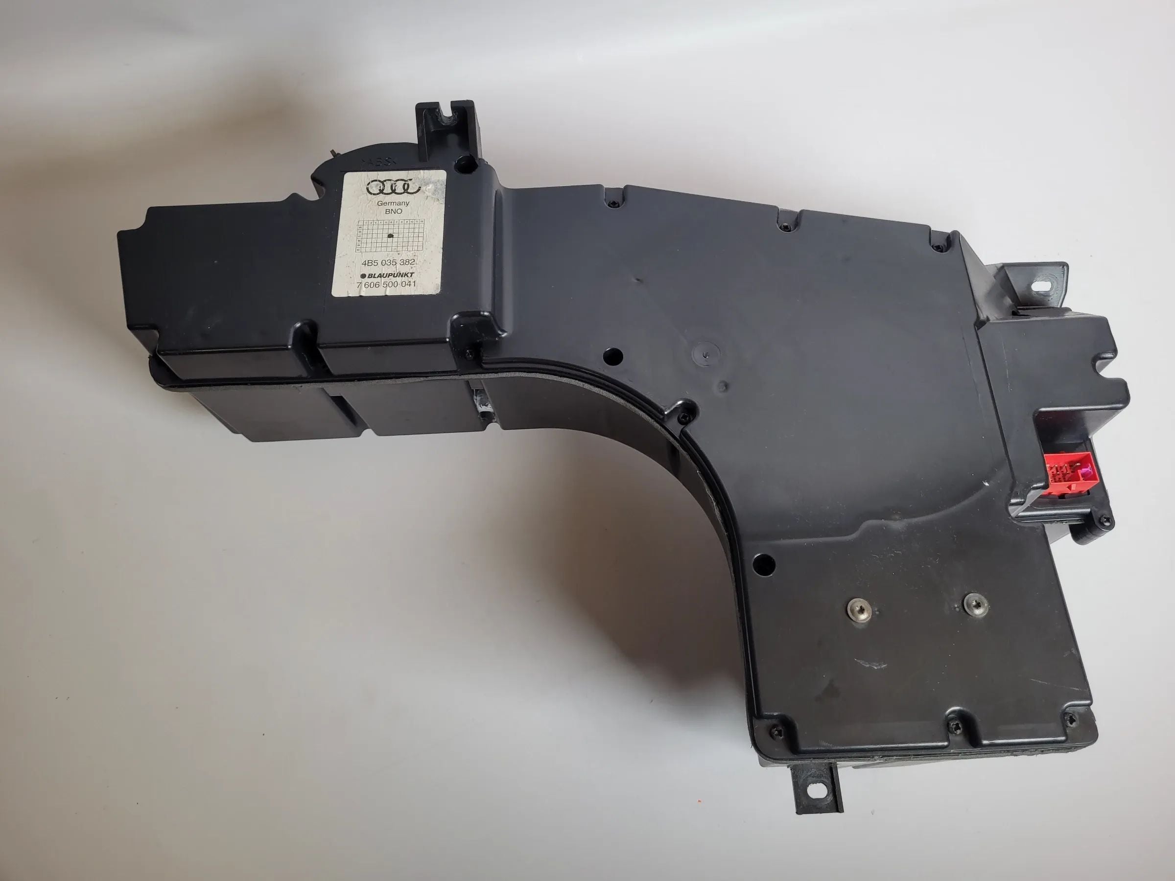 Original Audi A6 (4B2/4B4) Subwoofer Blaupunkt Rechts Hinten 4B5035382