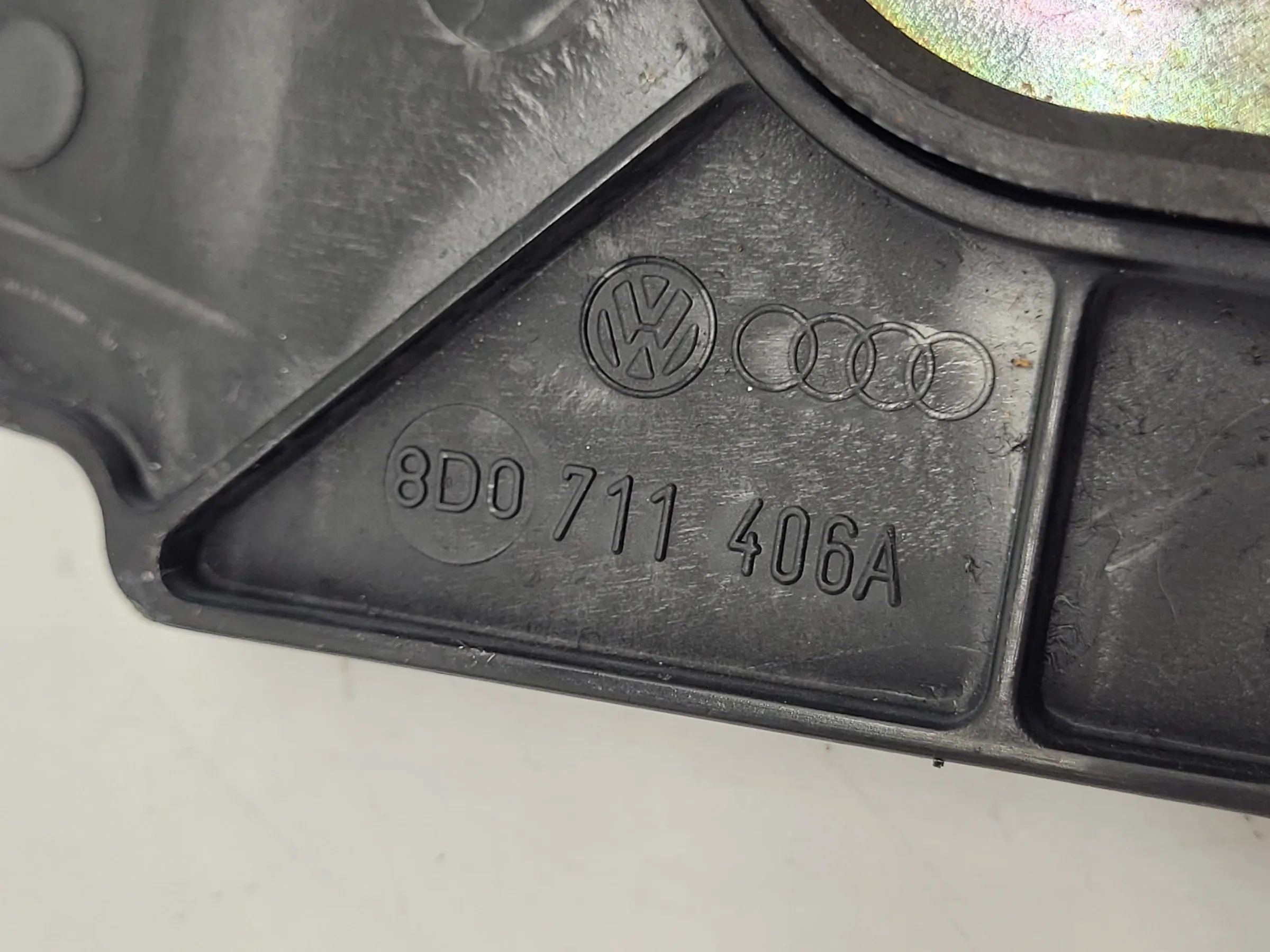 Original Audi A6 (4B2/4B4) Blende Schalthebel Schaltkulisse 8D0711406A