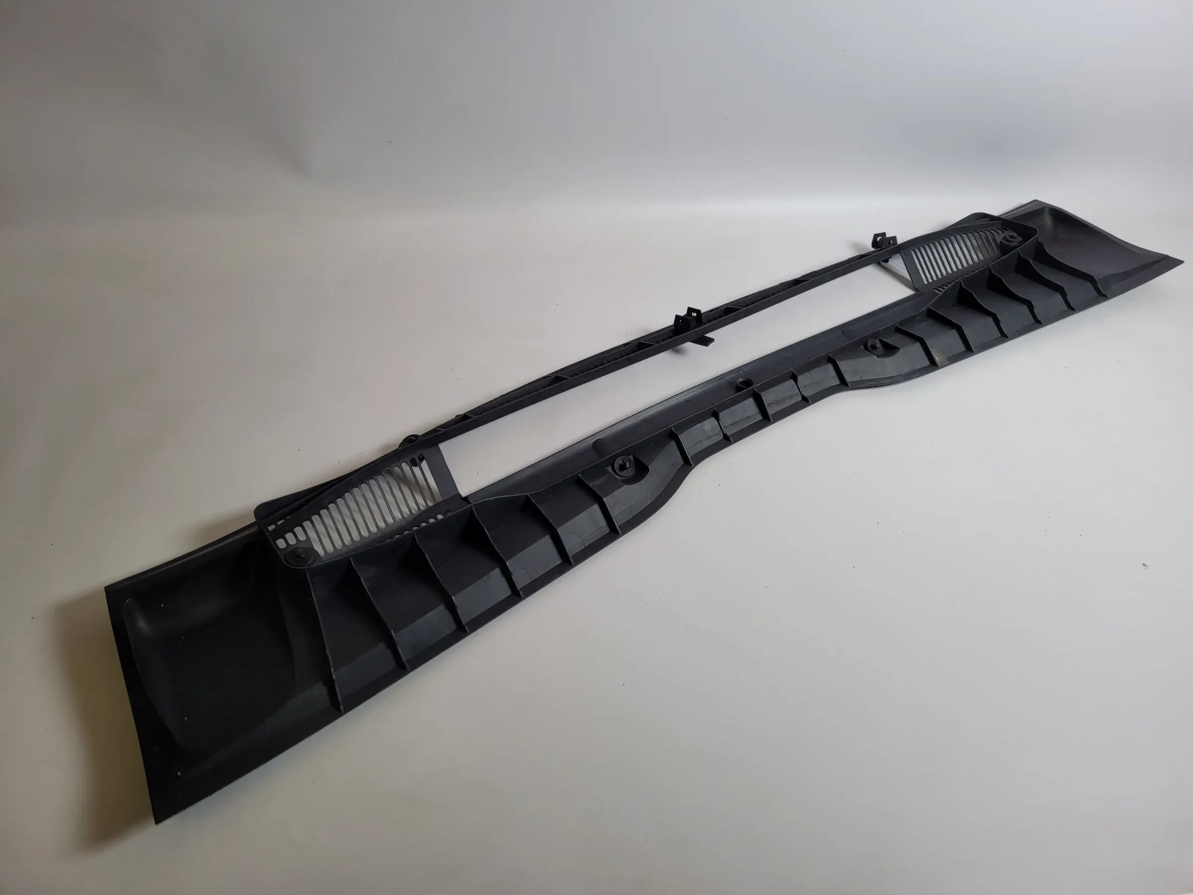 Original BMW X5 (E53) Windlauf Abdeckung 64.31-8409048