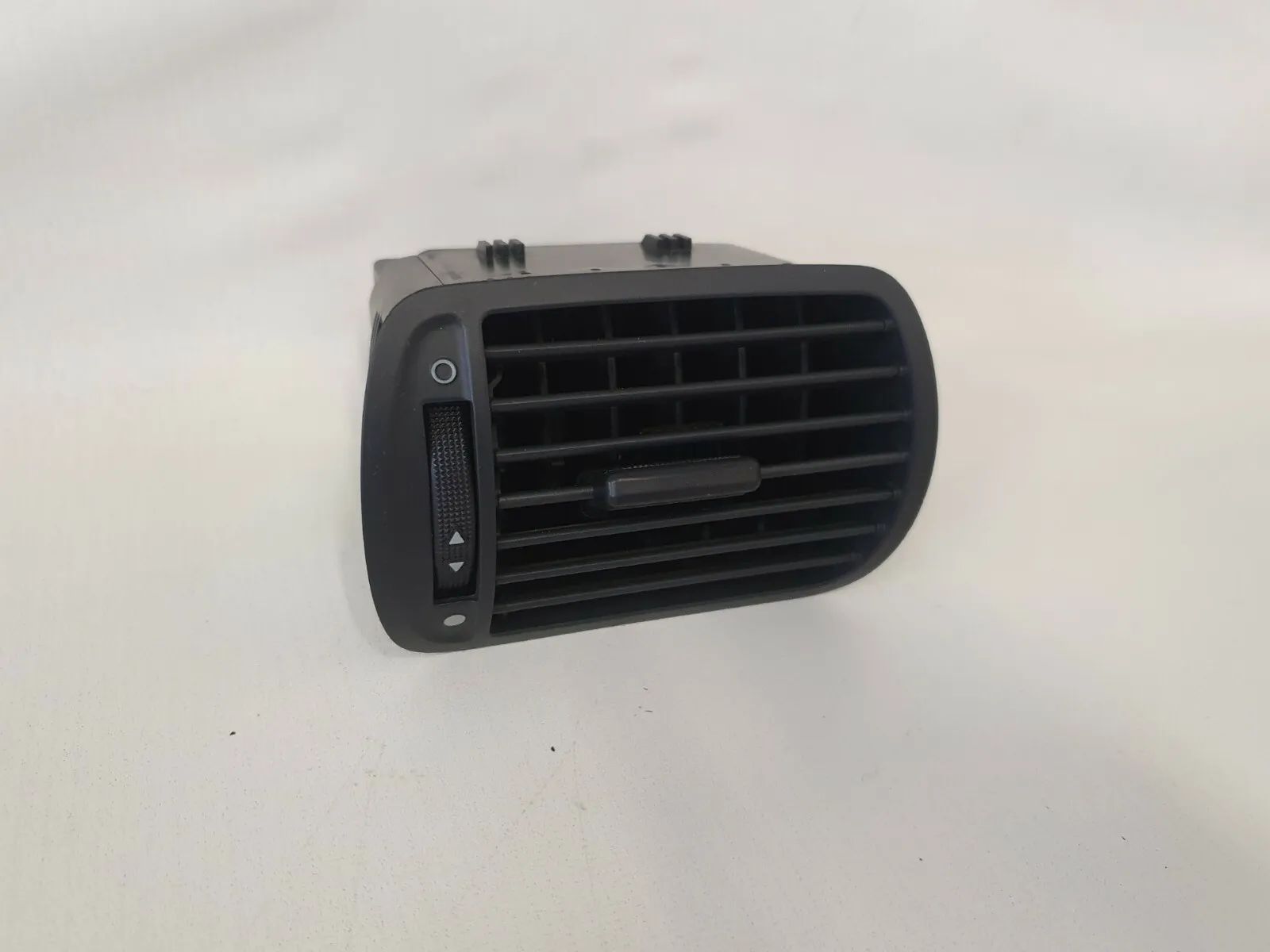 Original Audi A3 8L 3-door air vent nozzle front left 8L0820901 